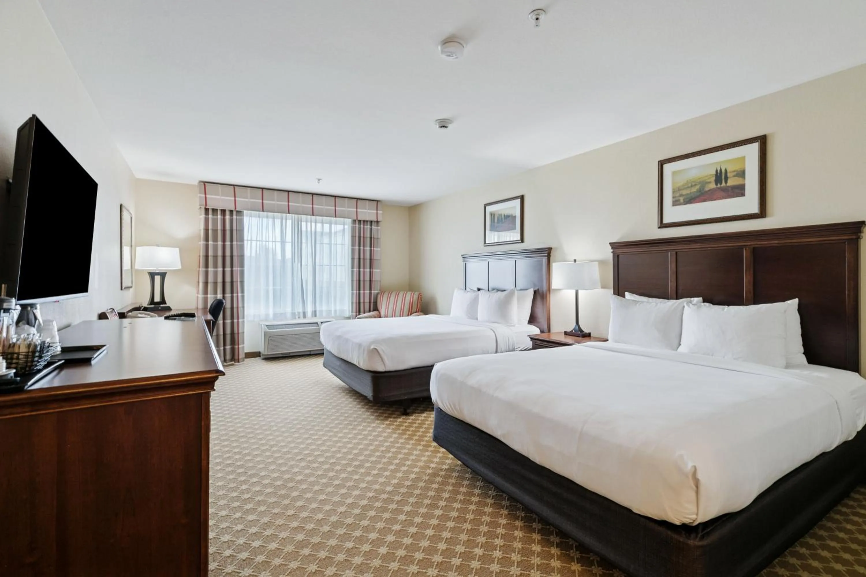 Queen Room with Two Queen Beds - Disability Access/Non-Smoking in Country Inn & Suites by Radisson, Covington, LA