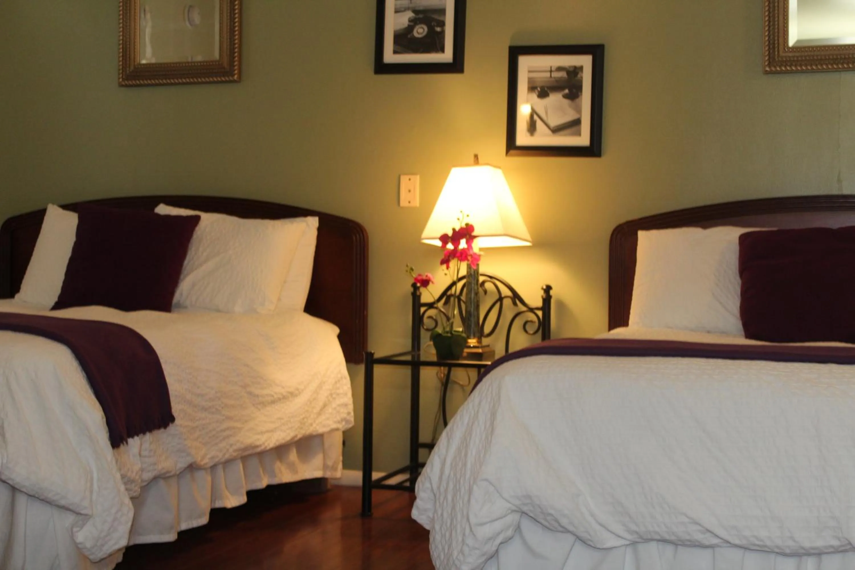 Double Room with Two Double Beds in El Rancho Motel