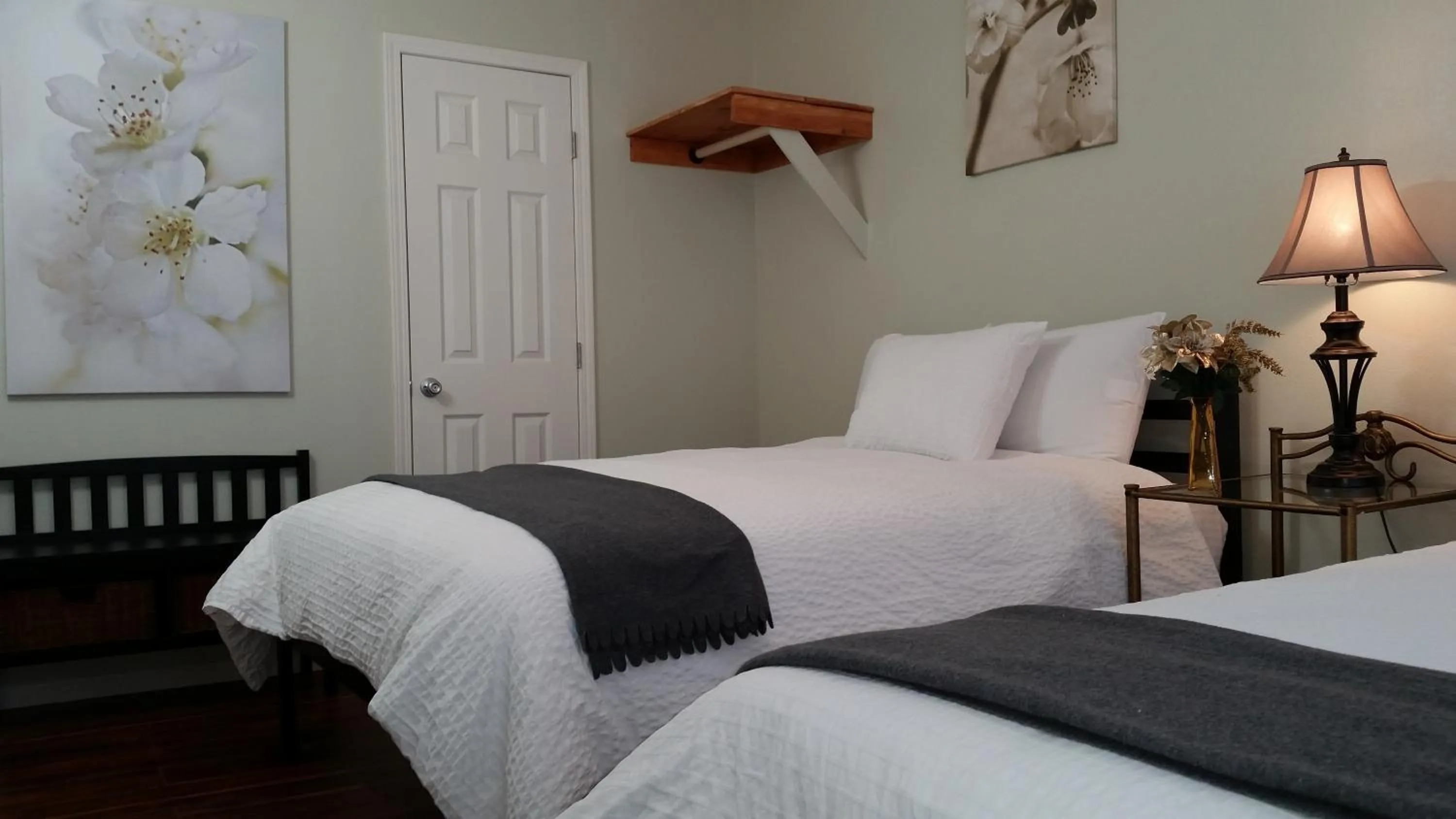 Two-Bedroom Suite in El Rancho Motel