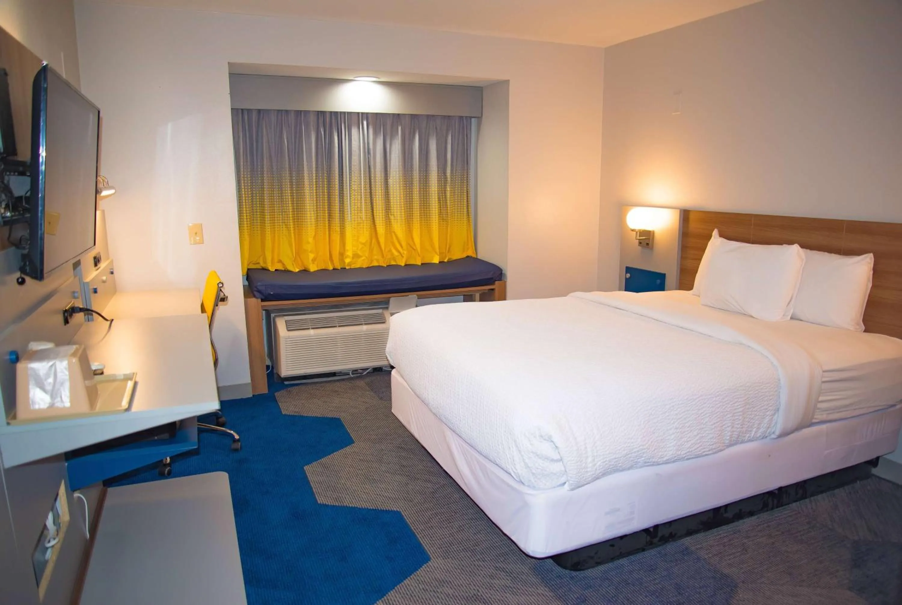 Queen Room - Non-Smoking in Microtel Inn & Suites by Wyndham Daphne