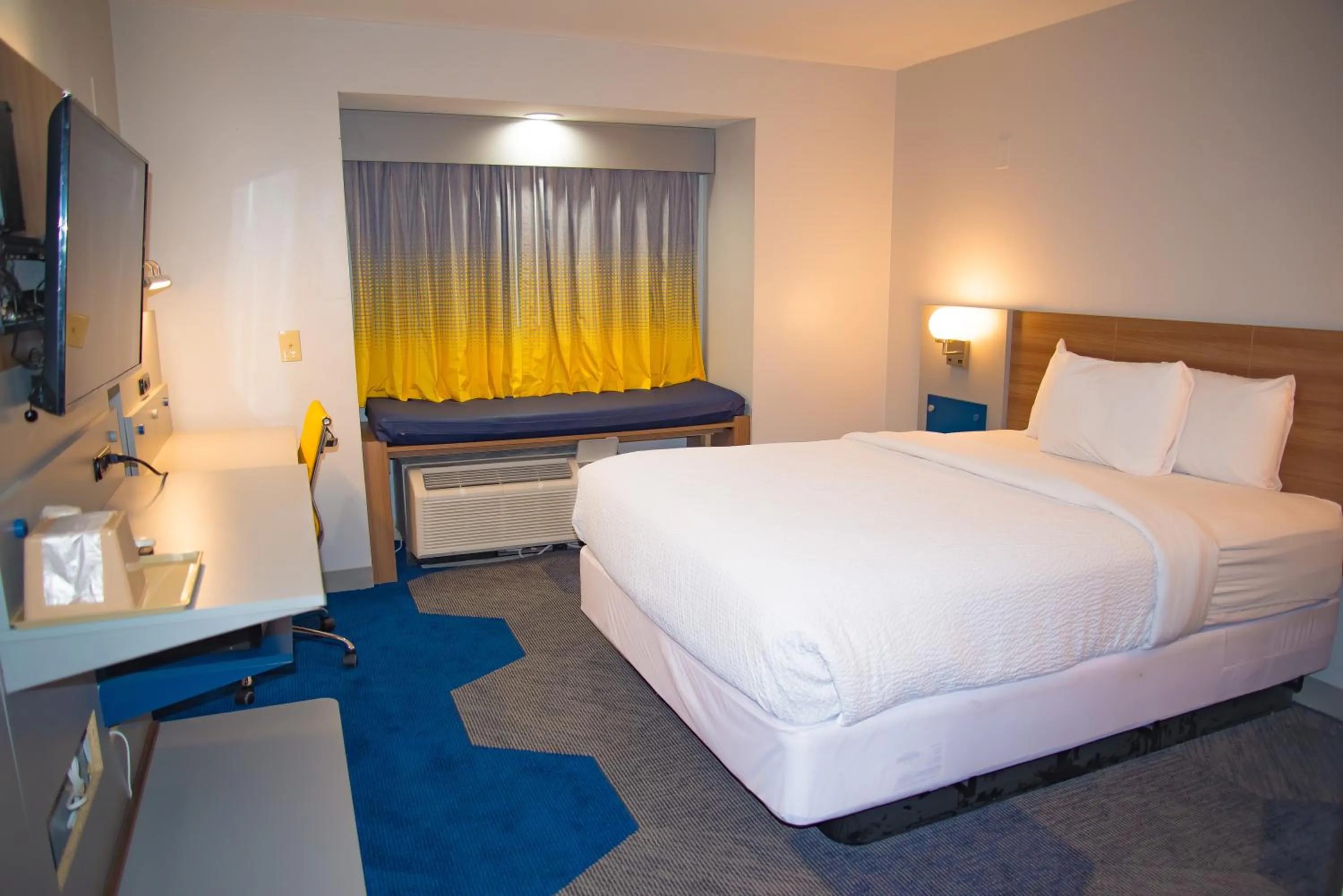 Queen Room with Bath Tub - Mobility Accessible/Non-Smoking in Microtel Inn & Suites by Wyndham Daphne