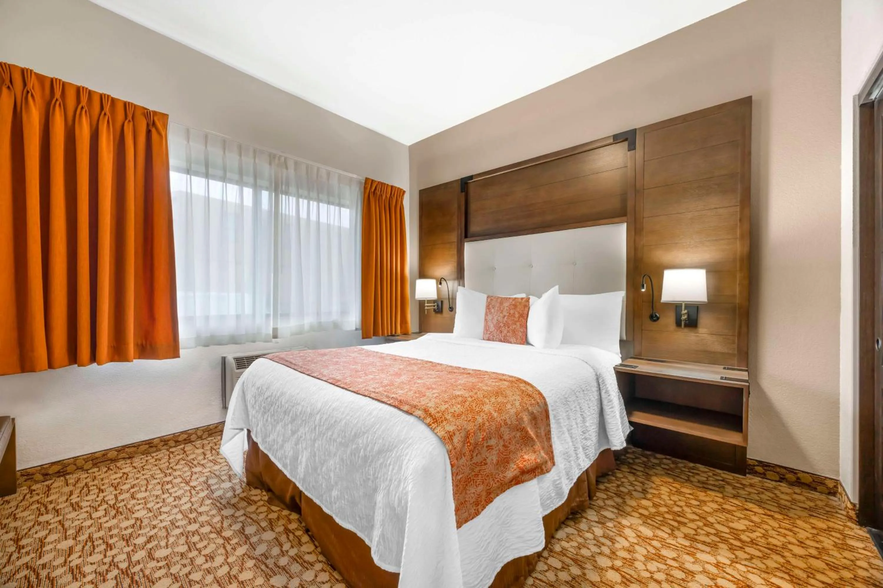 Queen Suite with Sofa Bed - Non-Smoking in Best Western Plus Mill Creek Inn