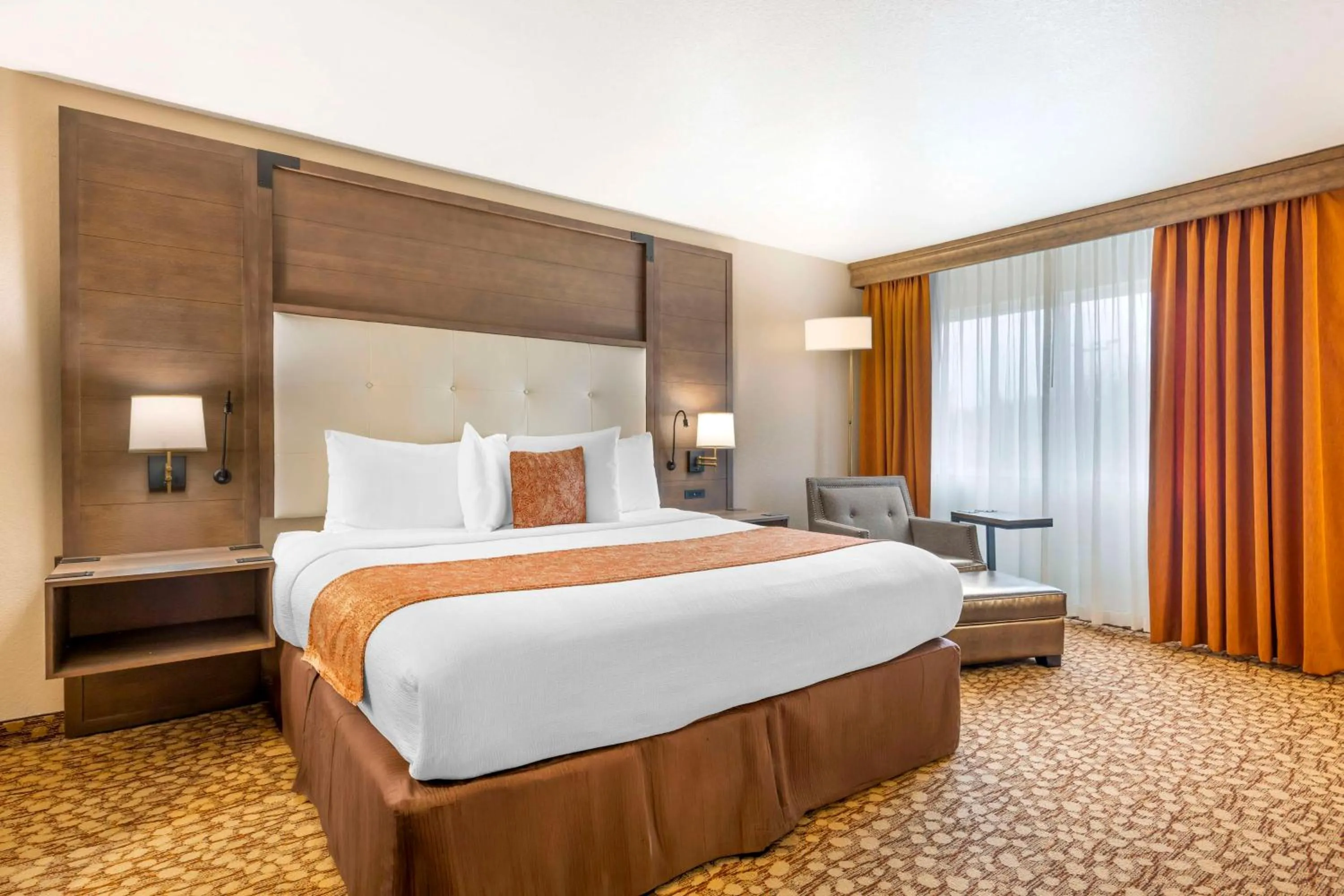 Standard King Room in Best Western Plus Mill Creek Inn