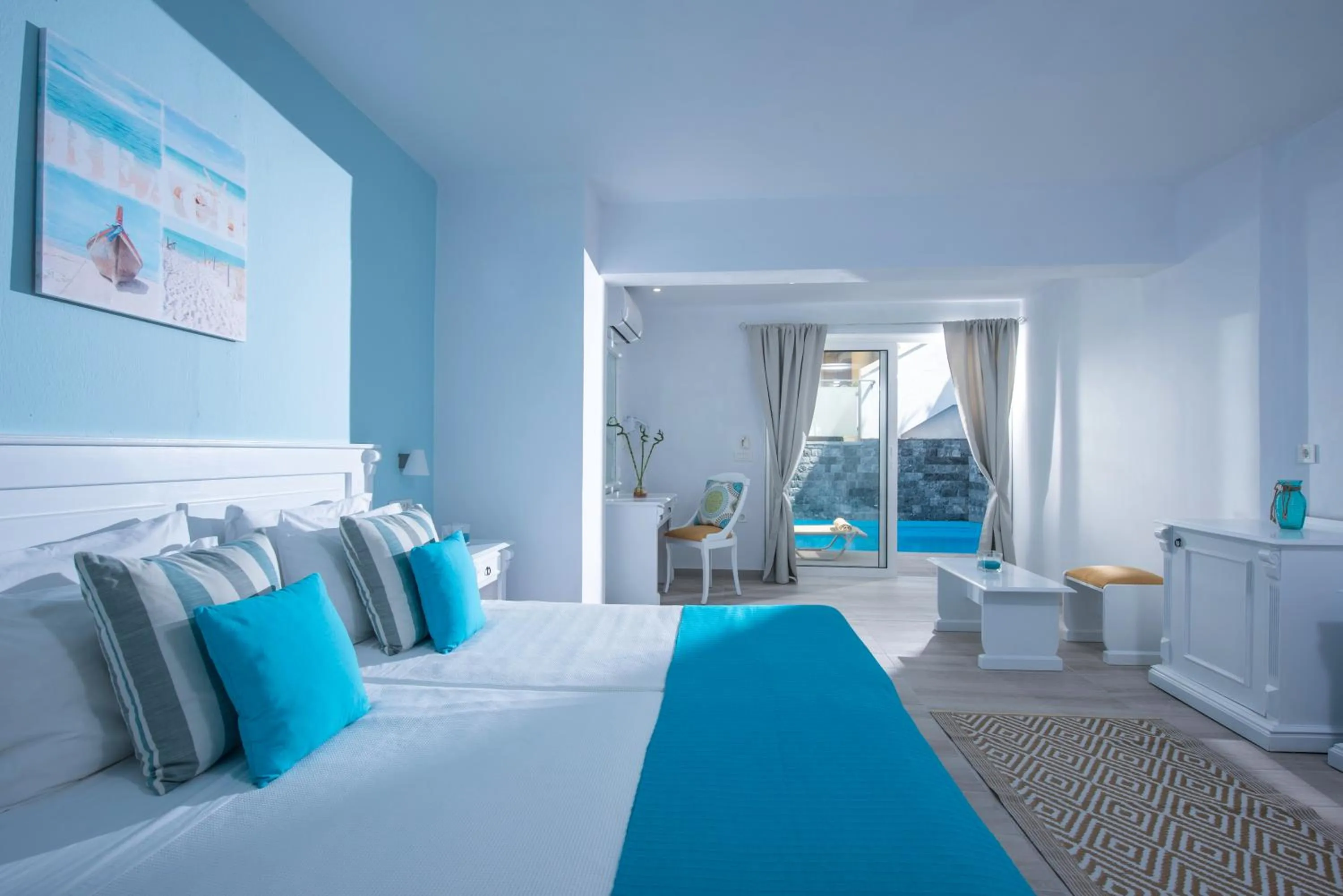 Double Room-Ground Floor with Shared Pool in Alexander House Hotel