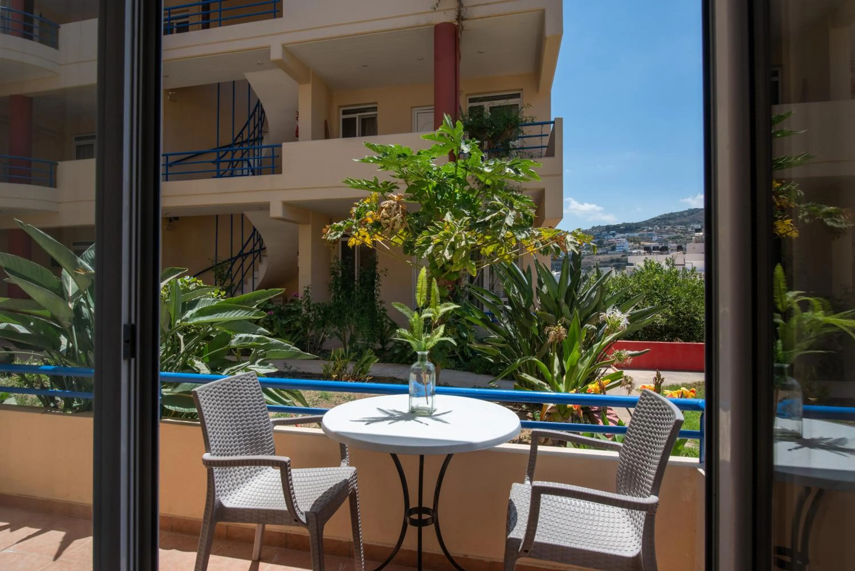 Twin Room with Garden View in Alexander House Hotel