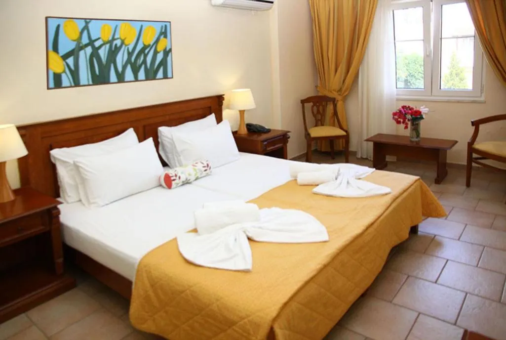 Twin Room with Garden View in Alexander House Hotel