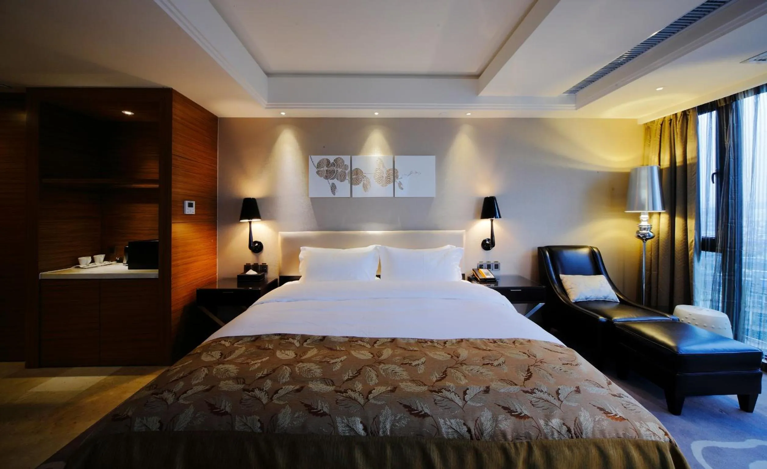 King Room with River View in DW Hotel