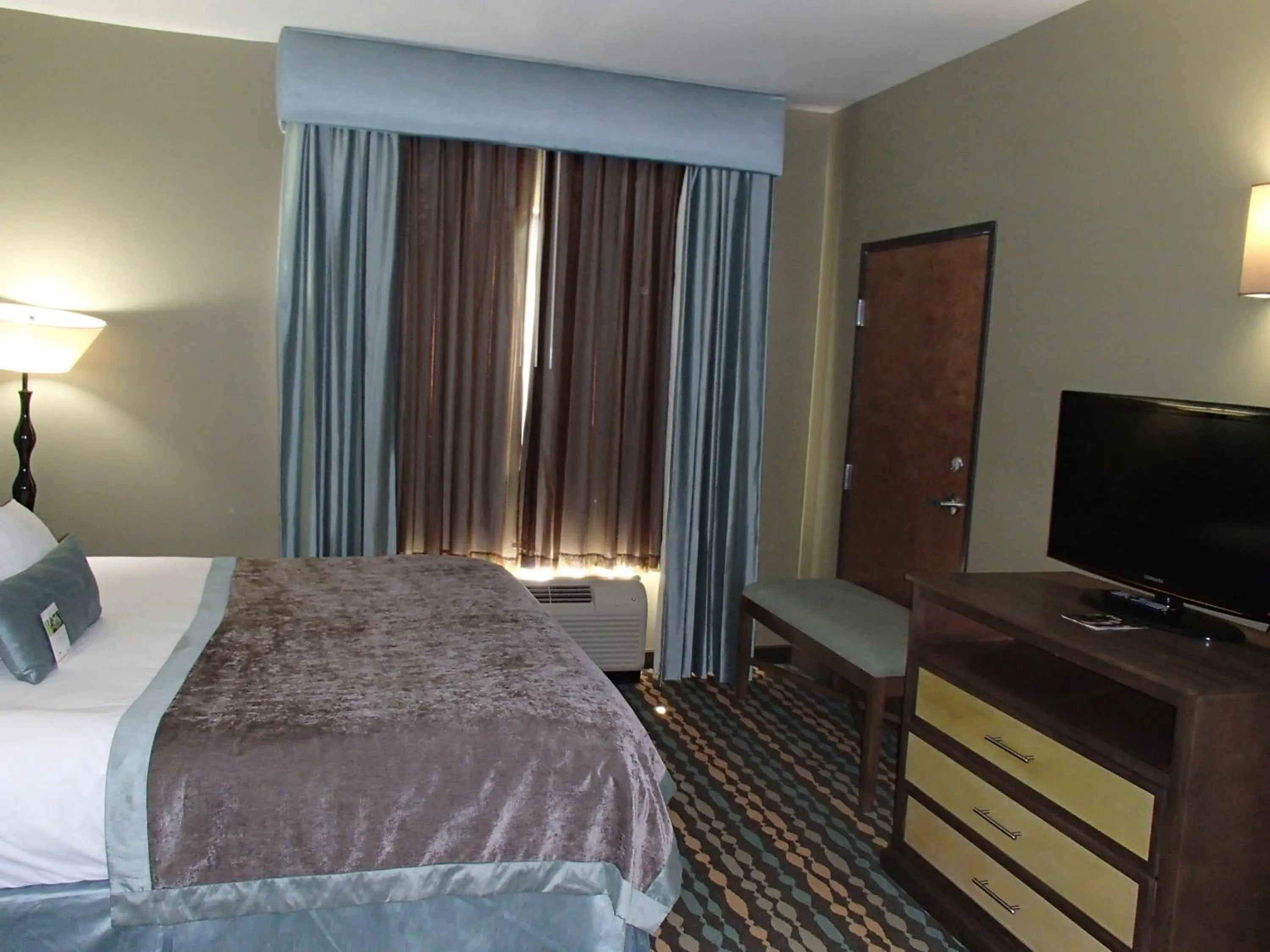 King Room- Non-Smoking in Wingate by Wyndham Bossier City