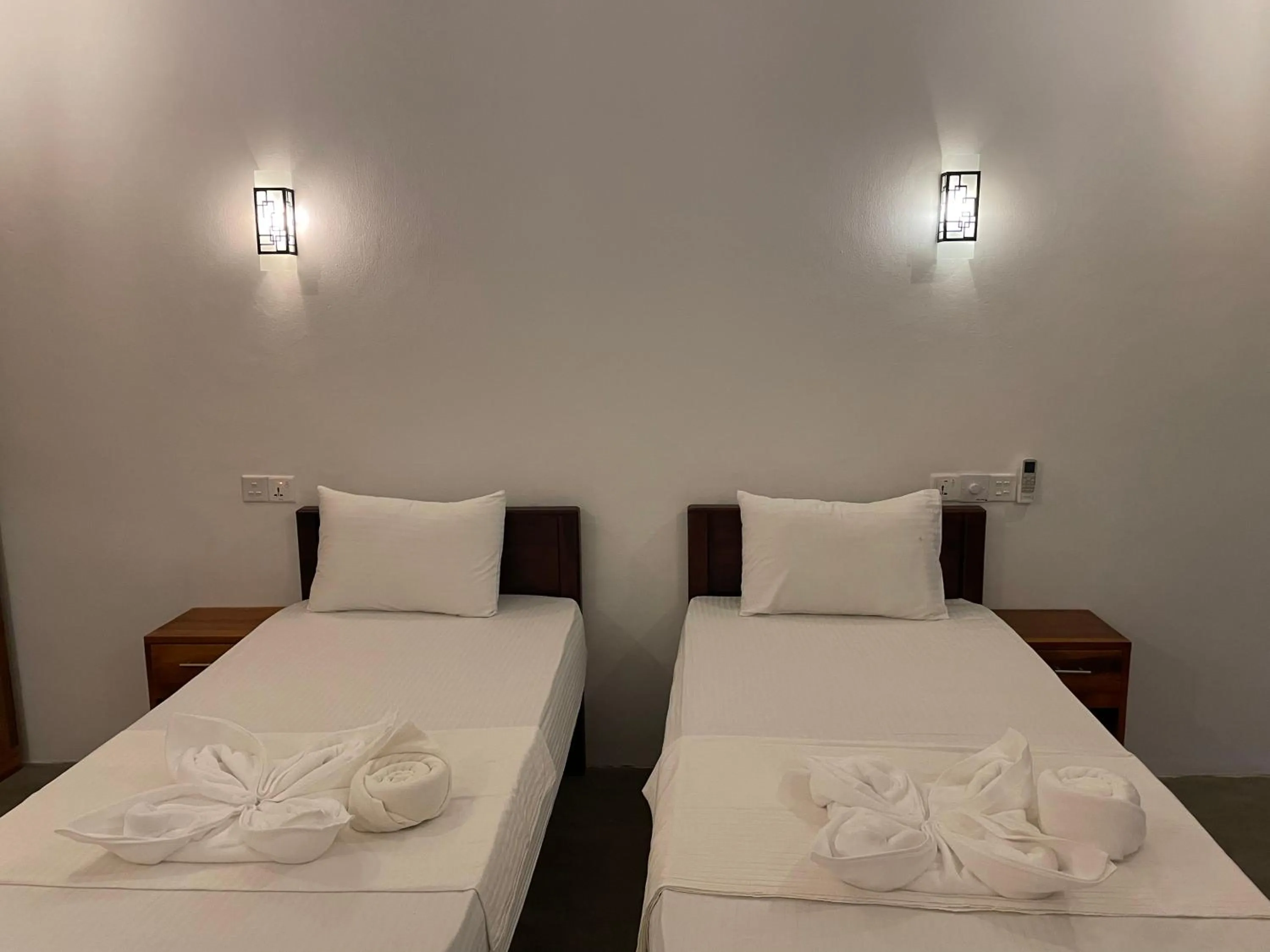 Deluxe Twin Room in Surf Gangs Arugambay