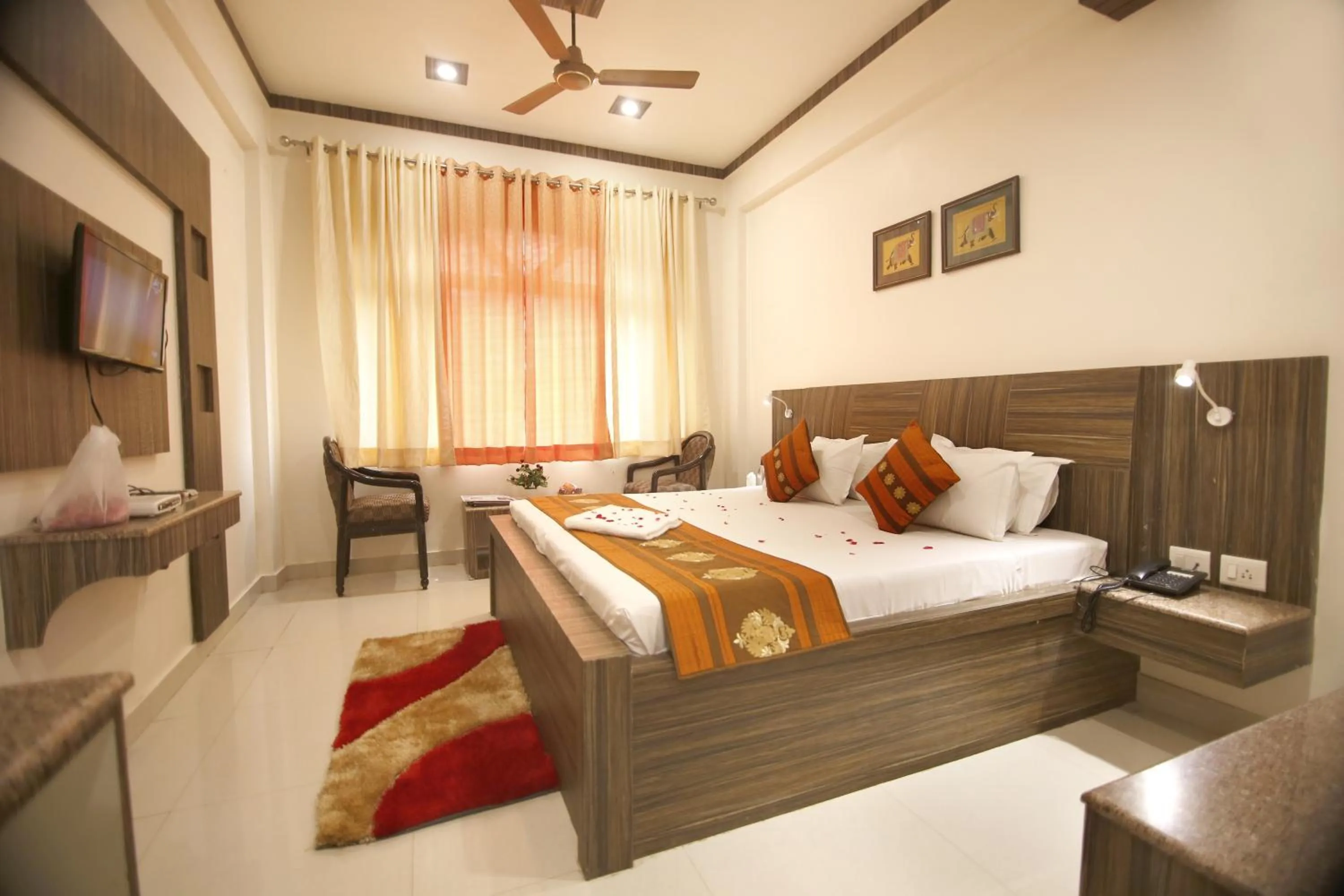 Deluxe Double Room in Hotel Sheetal Regency,Near Janambhumi