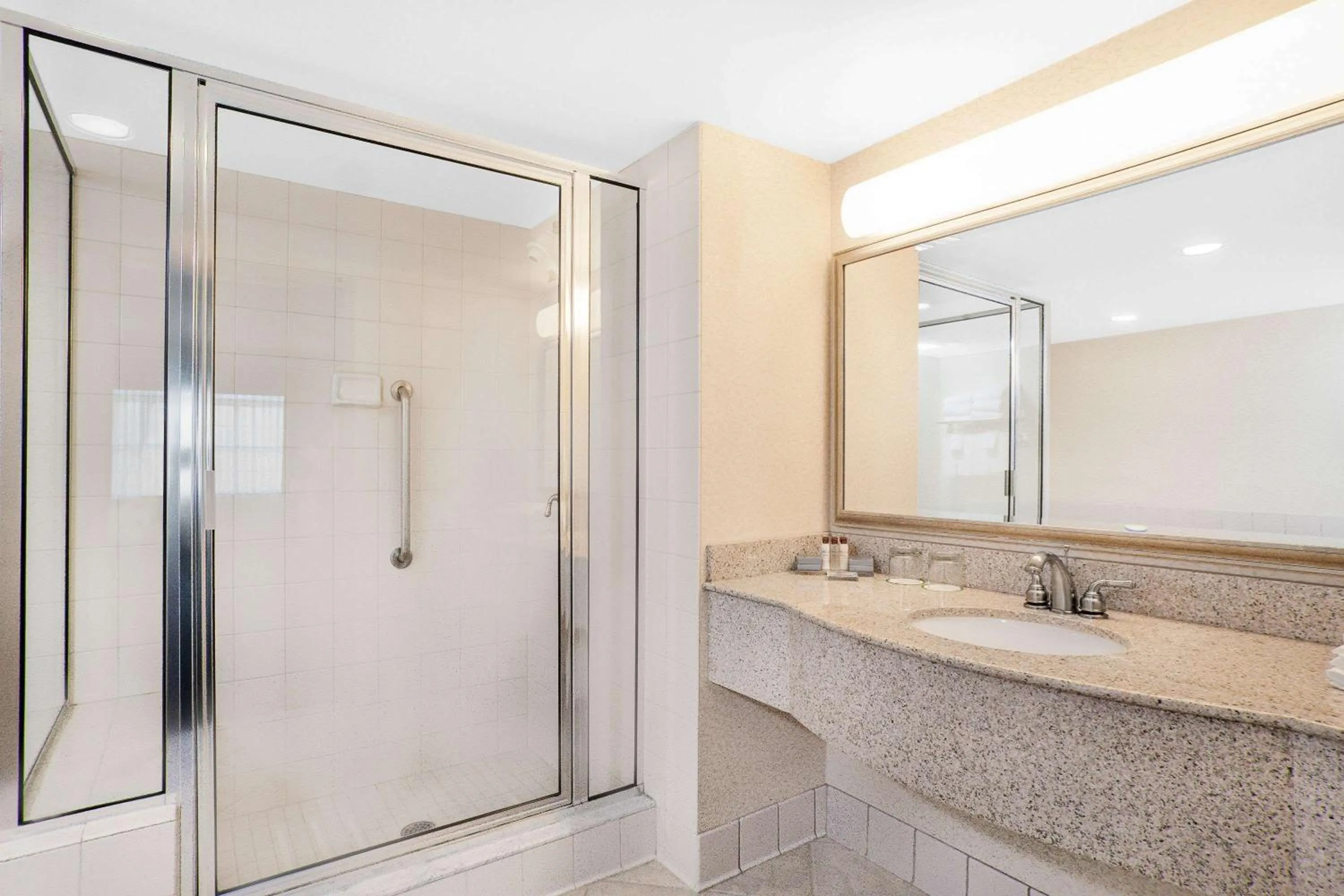 Deluxe King Suite - Non-Smoking in Wingate by Wyndham Ellicottville