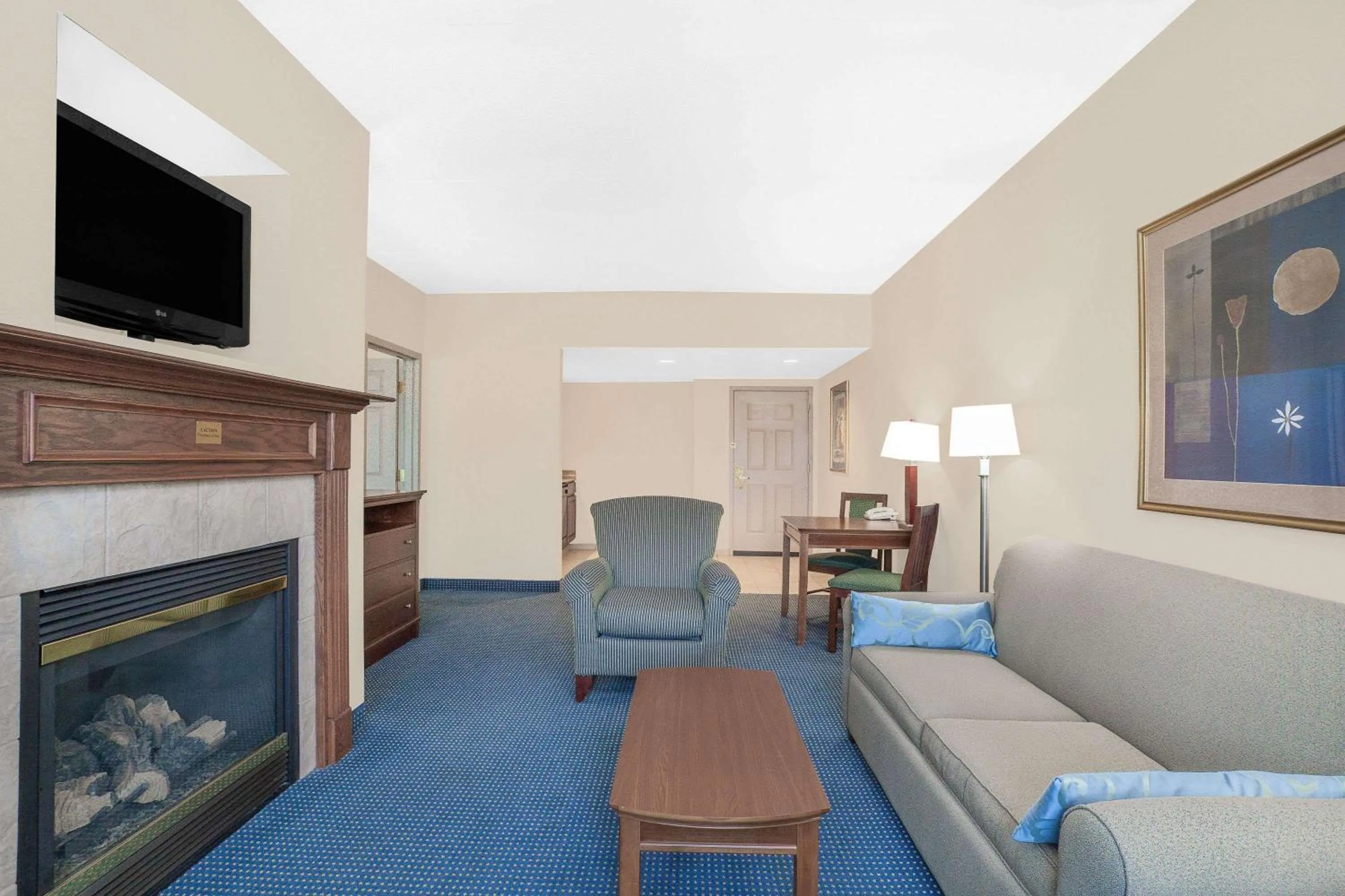 Deluxe Queen Suite - Non-Smoking in Wingate by Wyndham Ellicottville