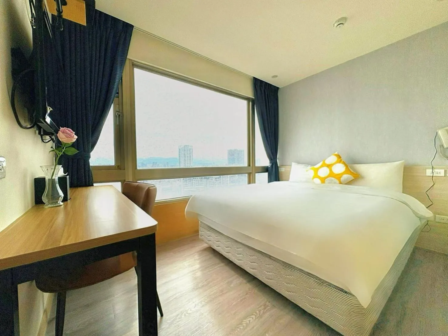 Double Room with River View in Wemeet Hotel Taipei