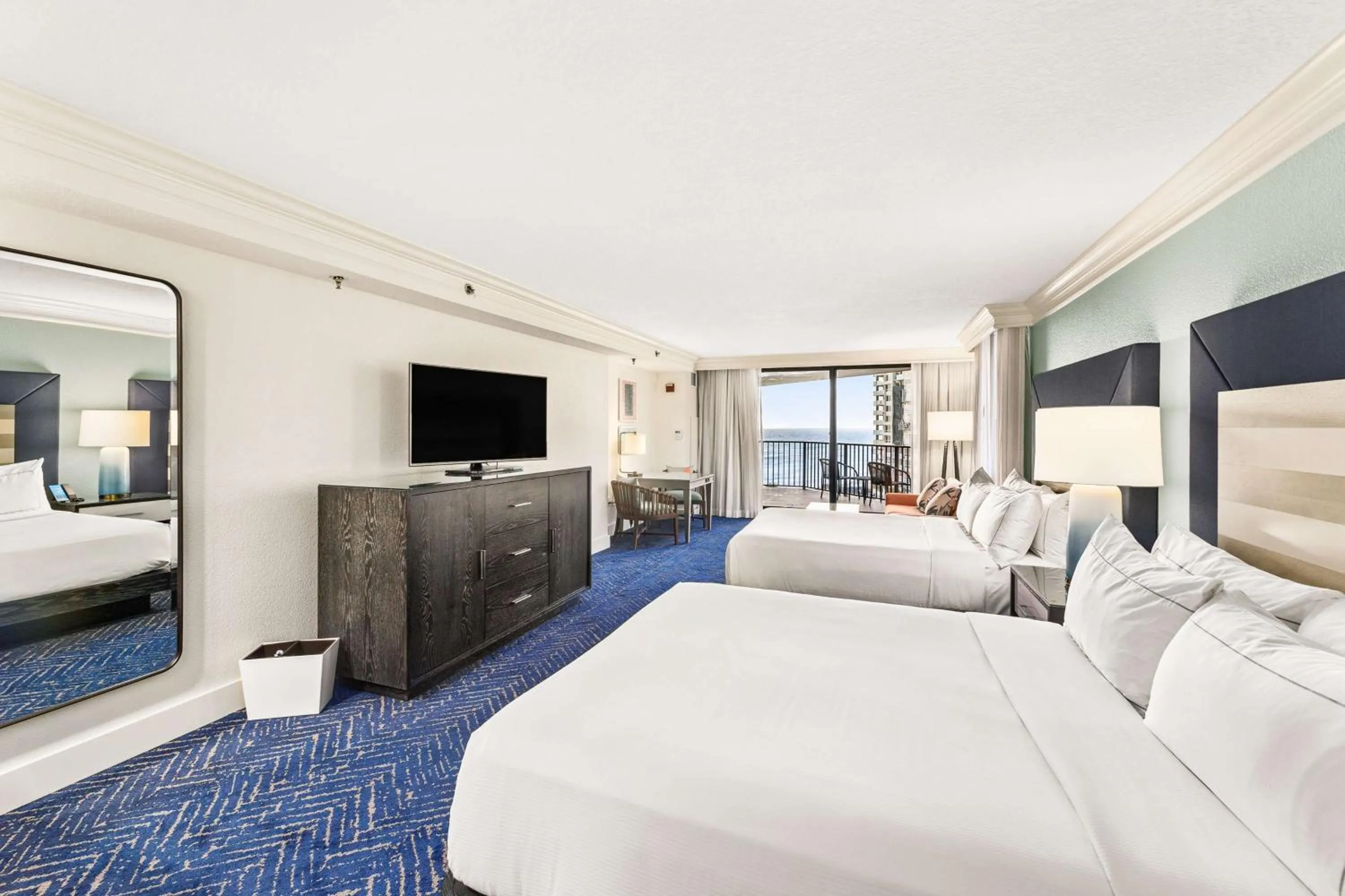 Queen Room with Partial View and Tub - Mobility/Hearing Access  in Hilton Sandestin Beach Golf Resort & Spa