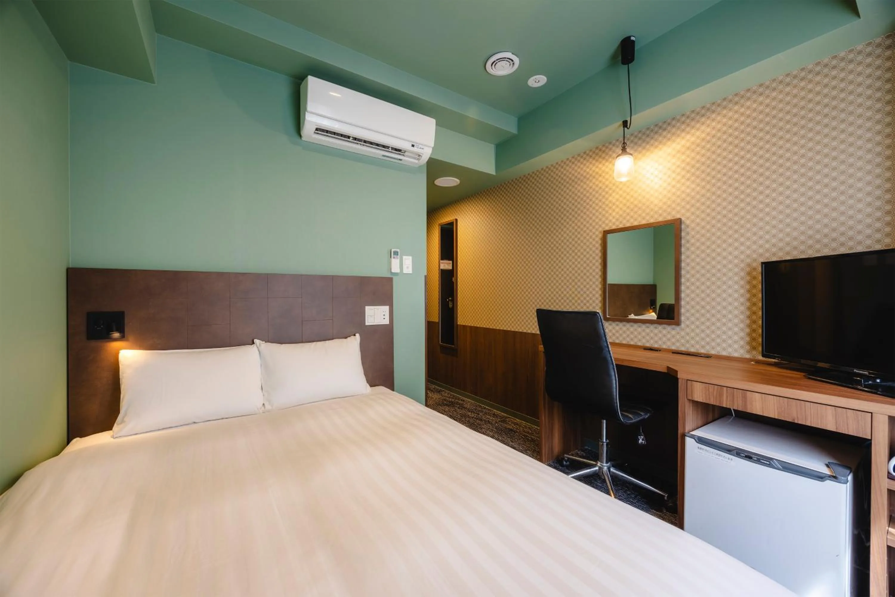 Small Double Room - Non Smoking in KOKO HOTEL Shimbashi Onarimon - formerly Hotel Wing International Shimbashi Onarimon