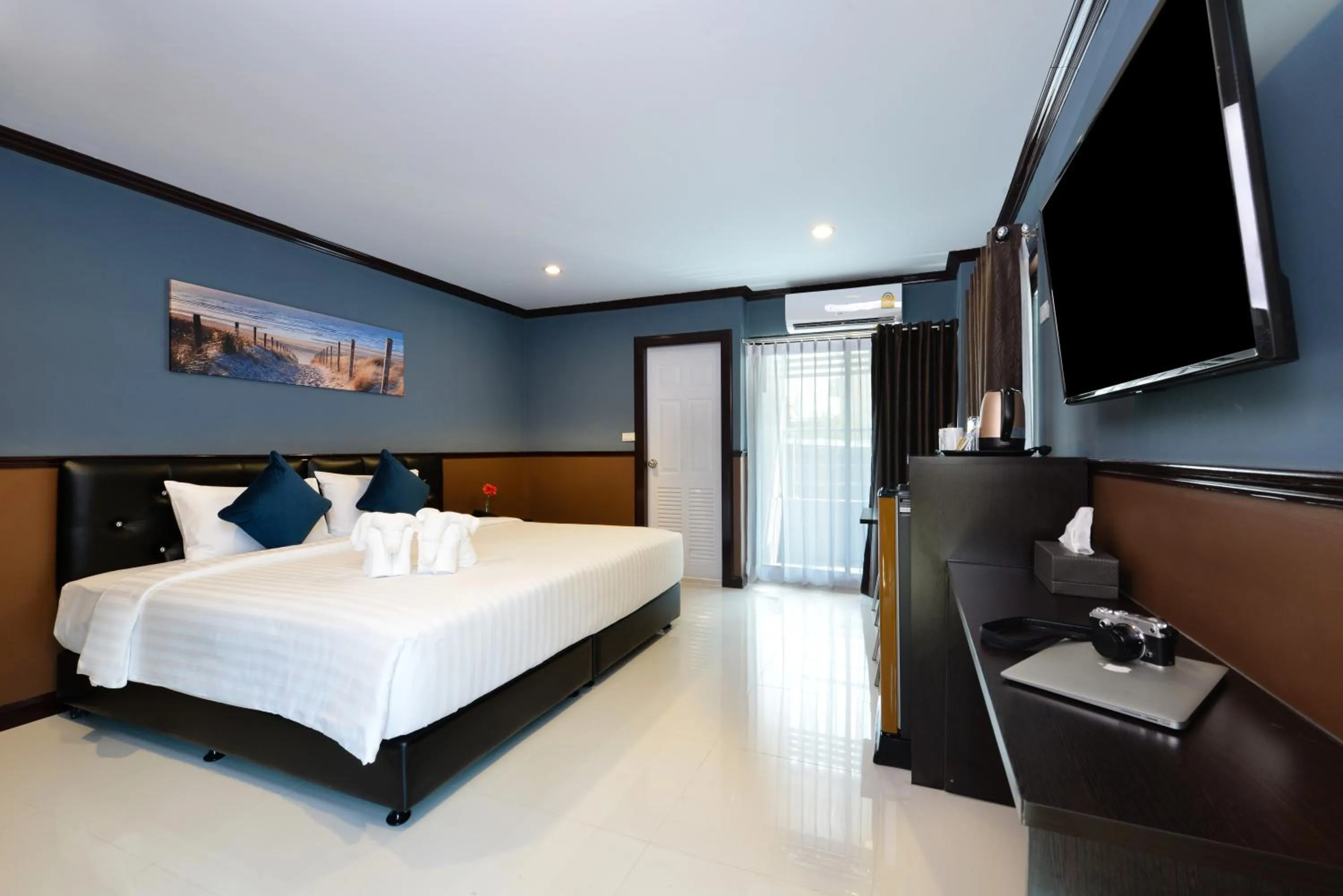 Superior Double Room in The Breton Hotel Media