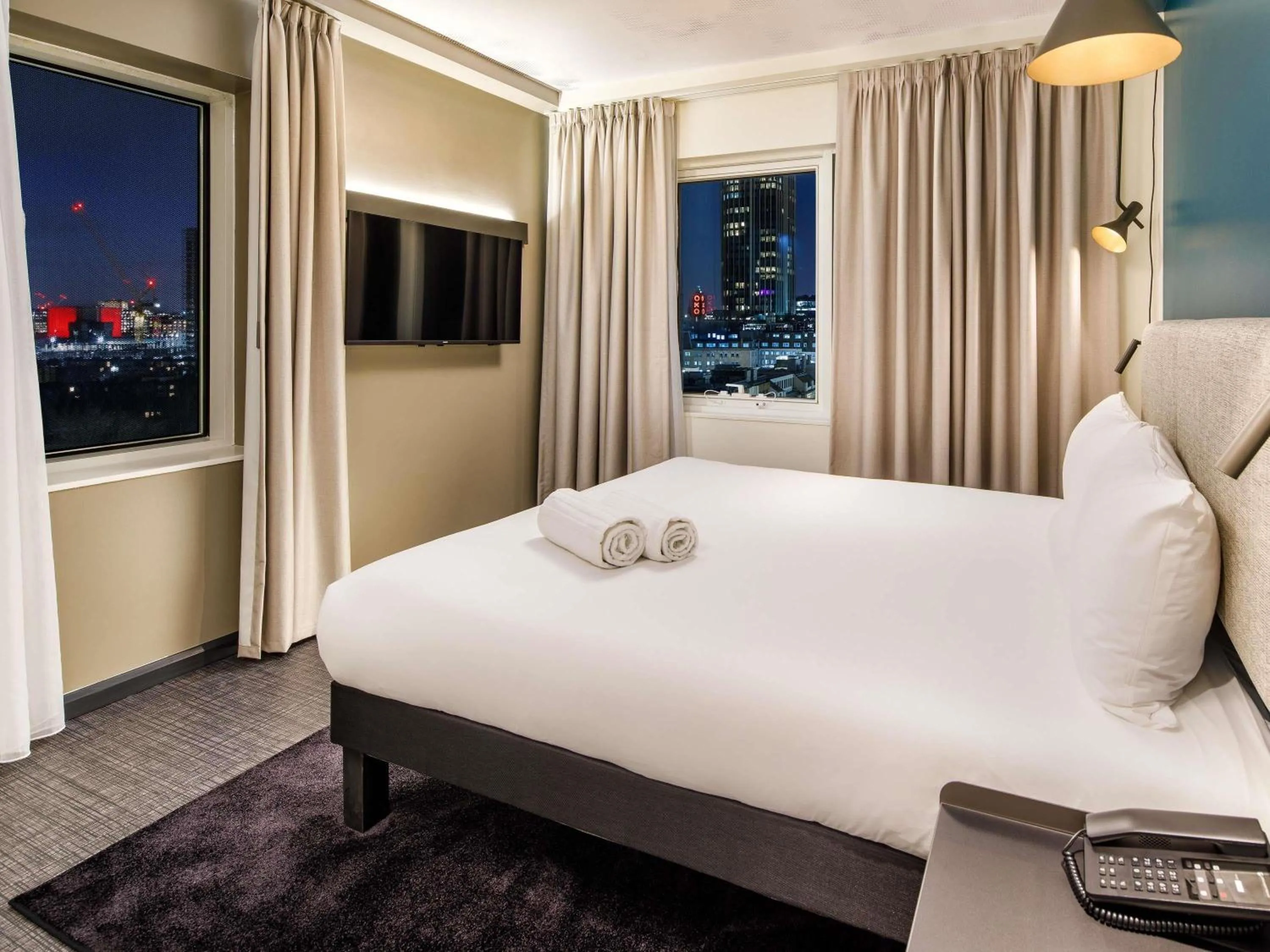 Standard Double Room with City View in ibis London Blackfriars