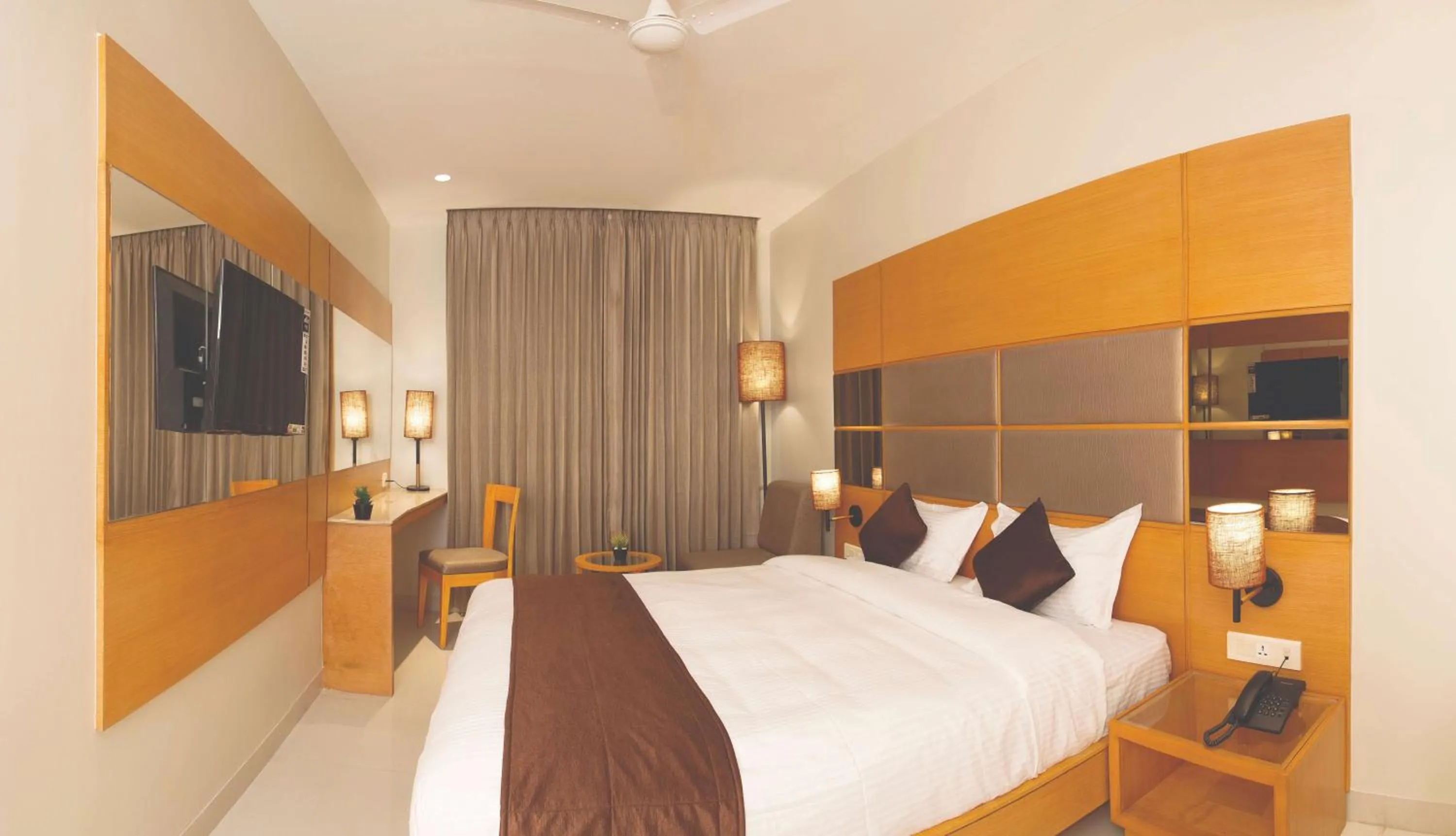 Deluxe Double Room in Sri Aadhish Grand Hotel