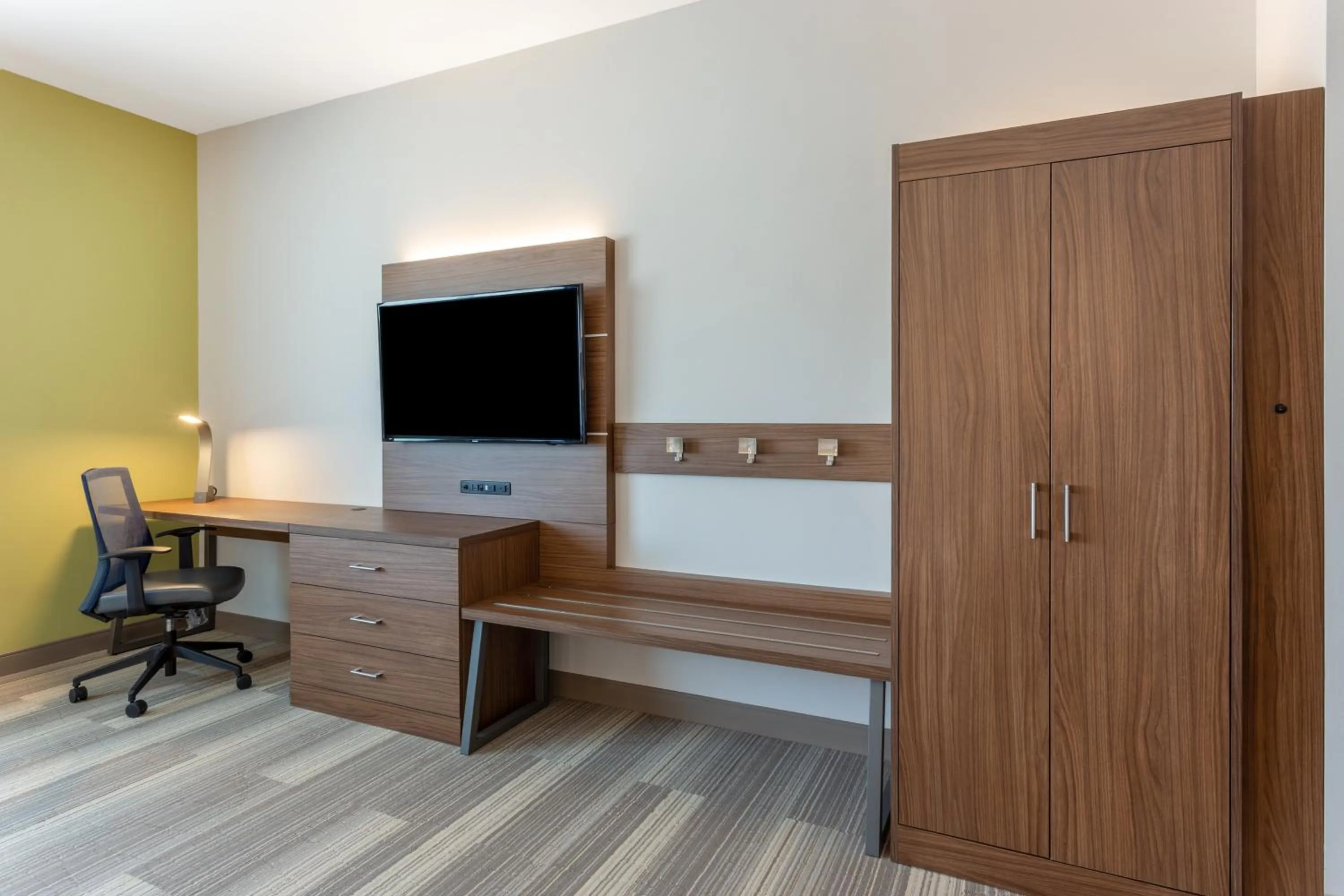 Executive King Room - Hearing Accessible in Holiday Inn Express & Suites - Springfield North by IHG