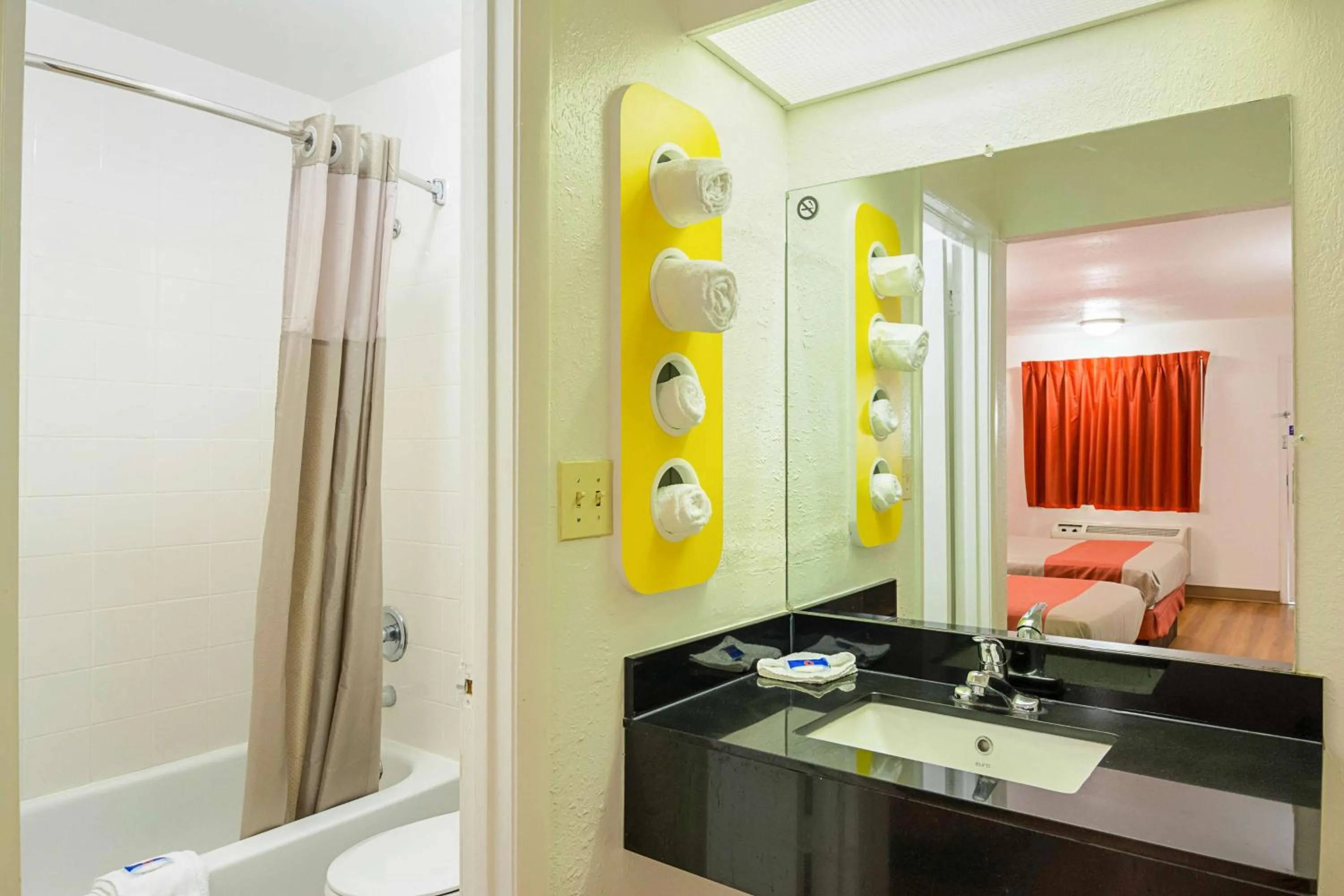 King Room - Smoking  in Motel 6-Gainesville, GA