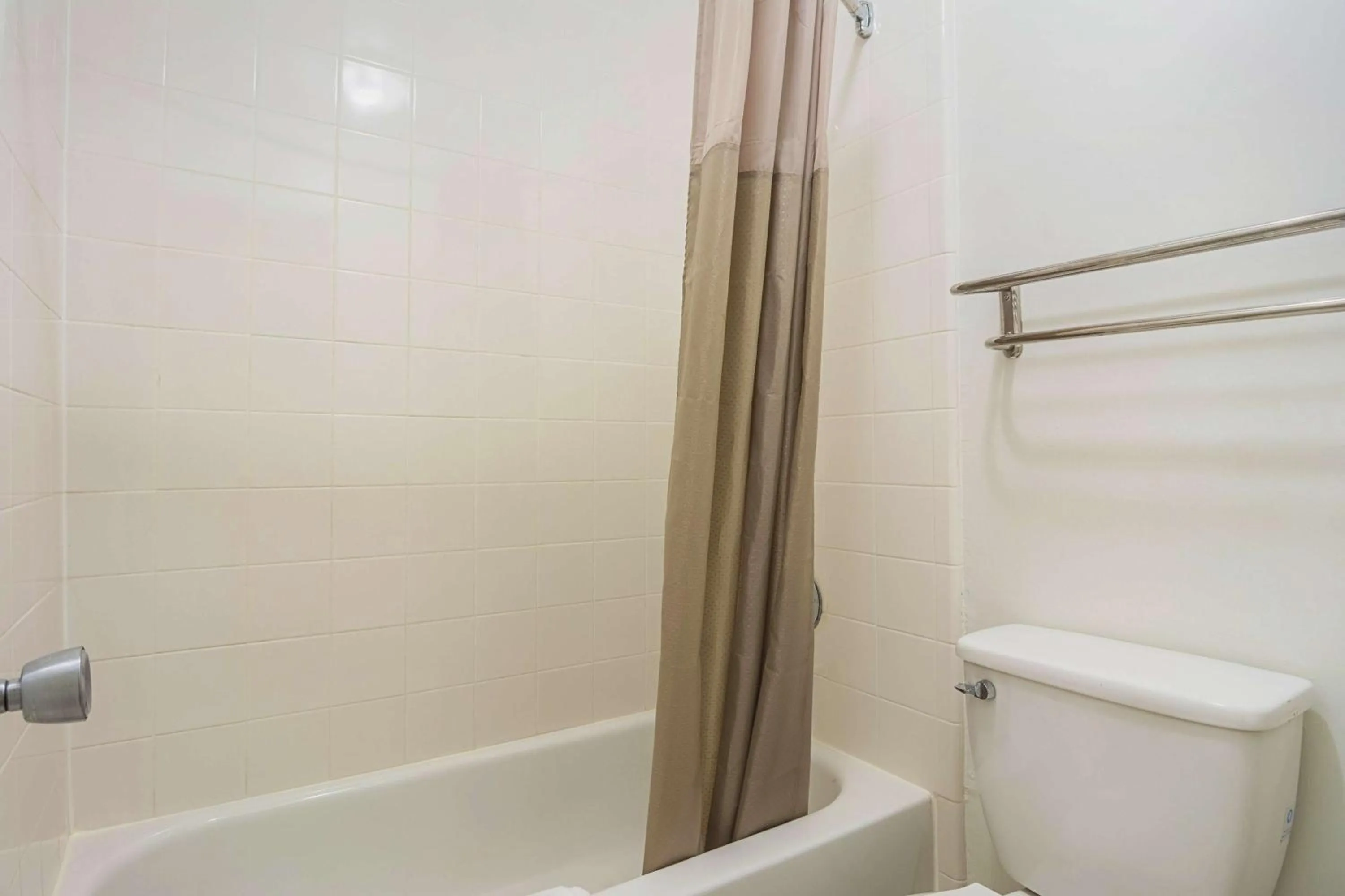 King Room - Disability Access - Non-Smoking in Motel 6-Gainesville, GA