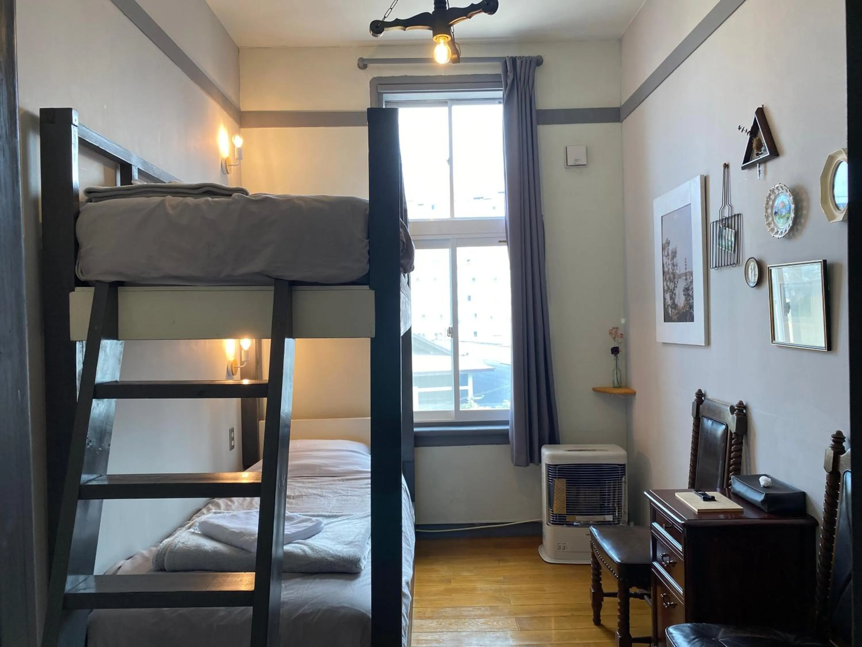 Standard Twin Room with Shared Bathroom - single occupancy in Little Barrel