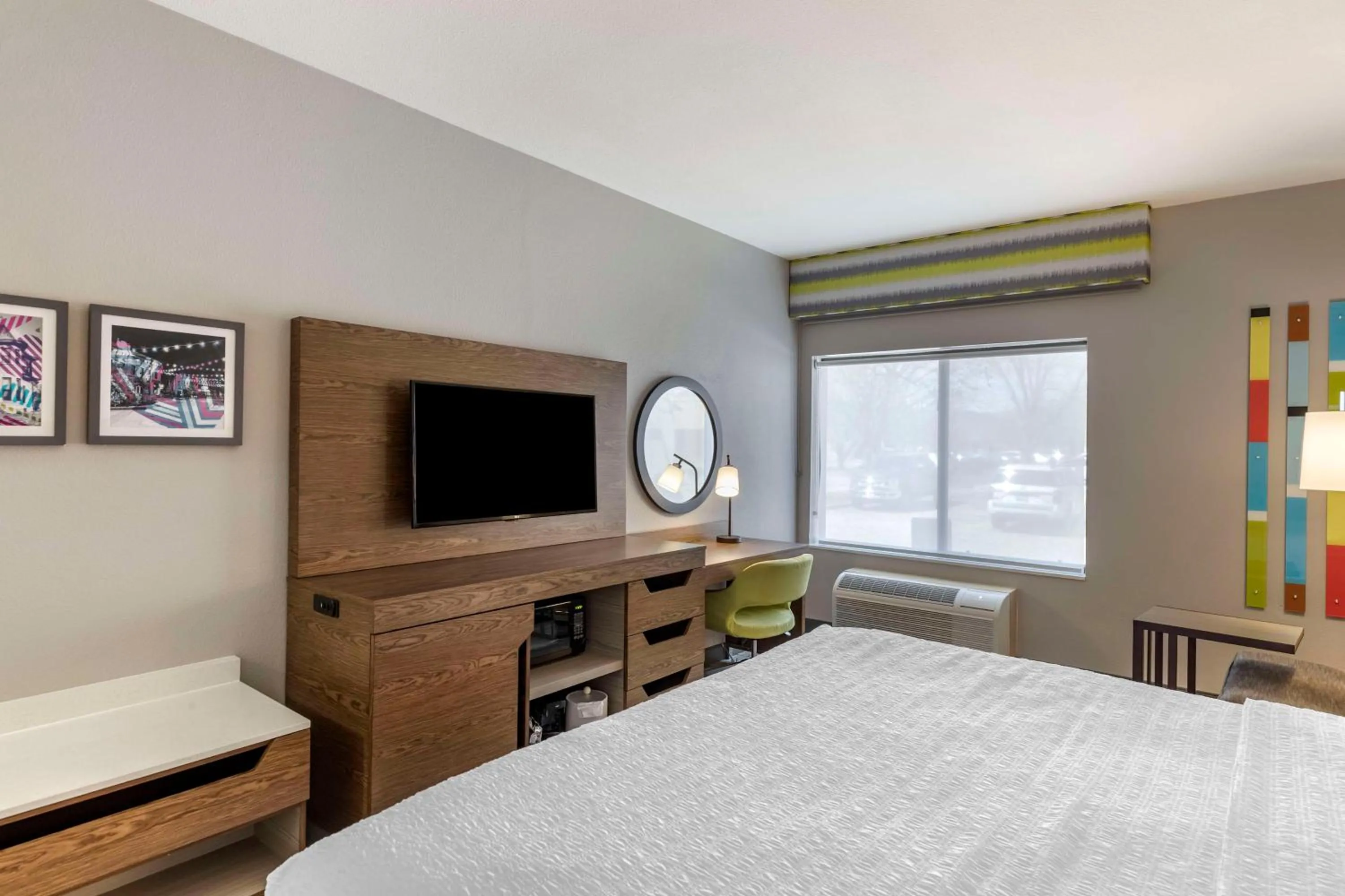 King Room with Accessible Tub - Mobility and Hearing Access/Non-Smoking in Hampton Inn Fort Collins