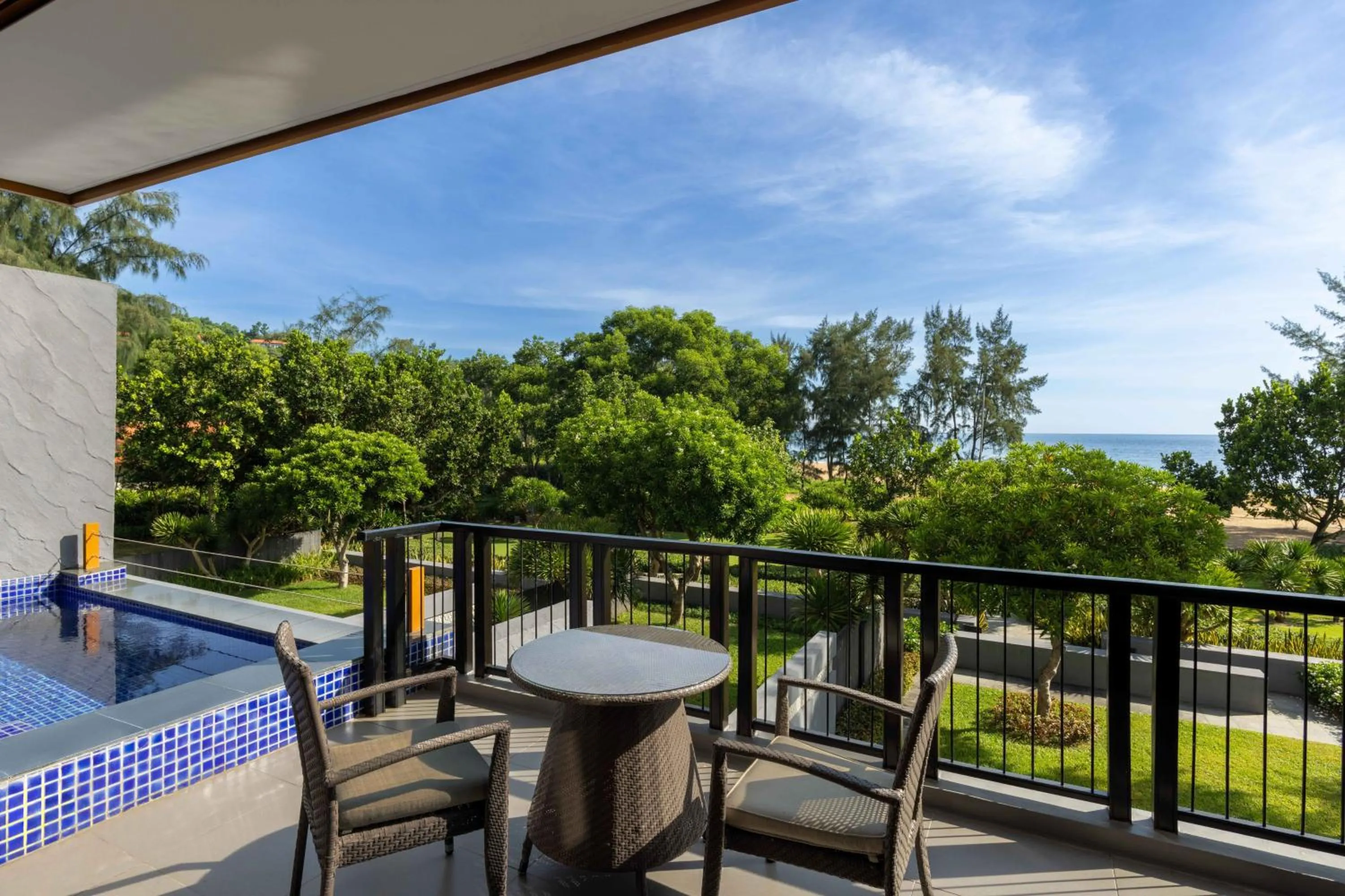 Junior Twin Suite with Seaview and Private Pool in Angsana Lang Co