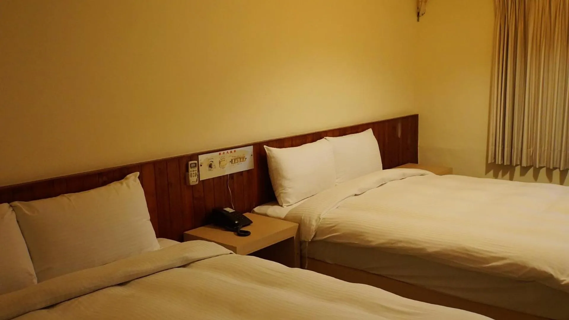 Standard Triple Room in Hwa Hong Hotel