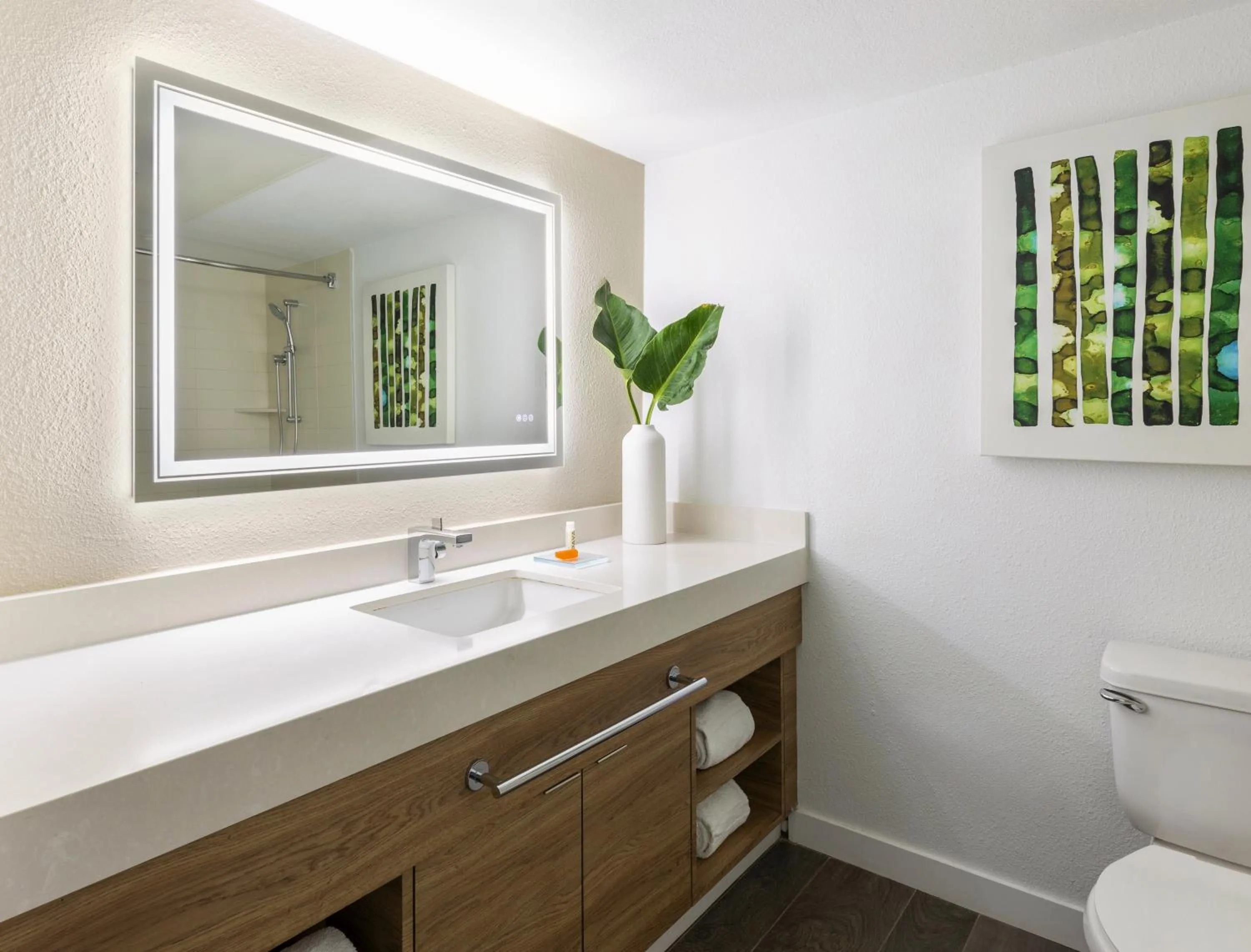 Oceanfront King Room in Amara Cay Resort