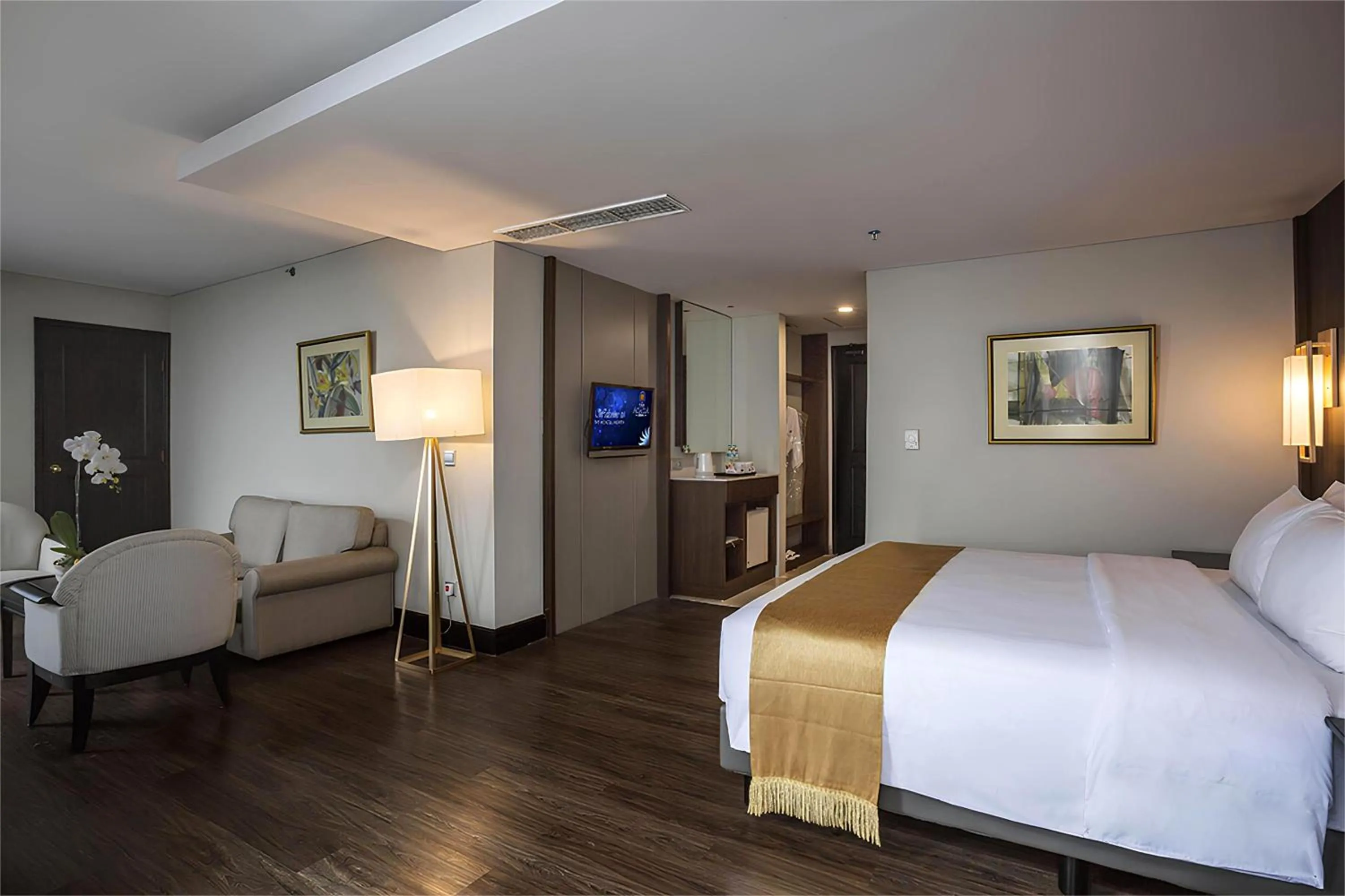 King Room in The Acacia Hotel Jakarta