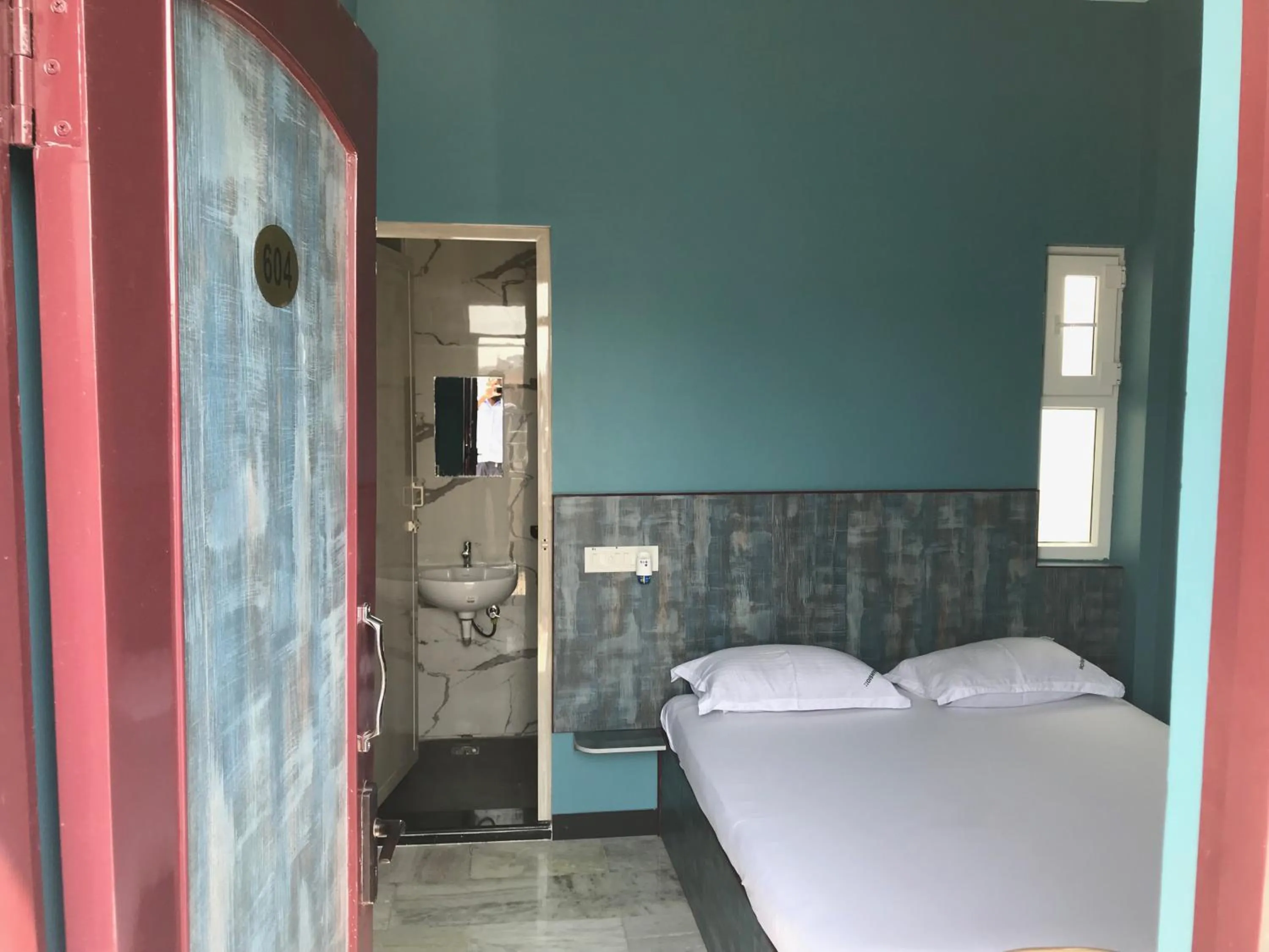 Deluxe Double Room (2 Adults + 1 Child) in SM MANSION near Harbour & High court