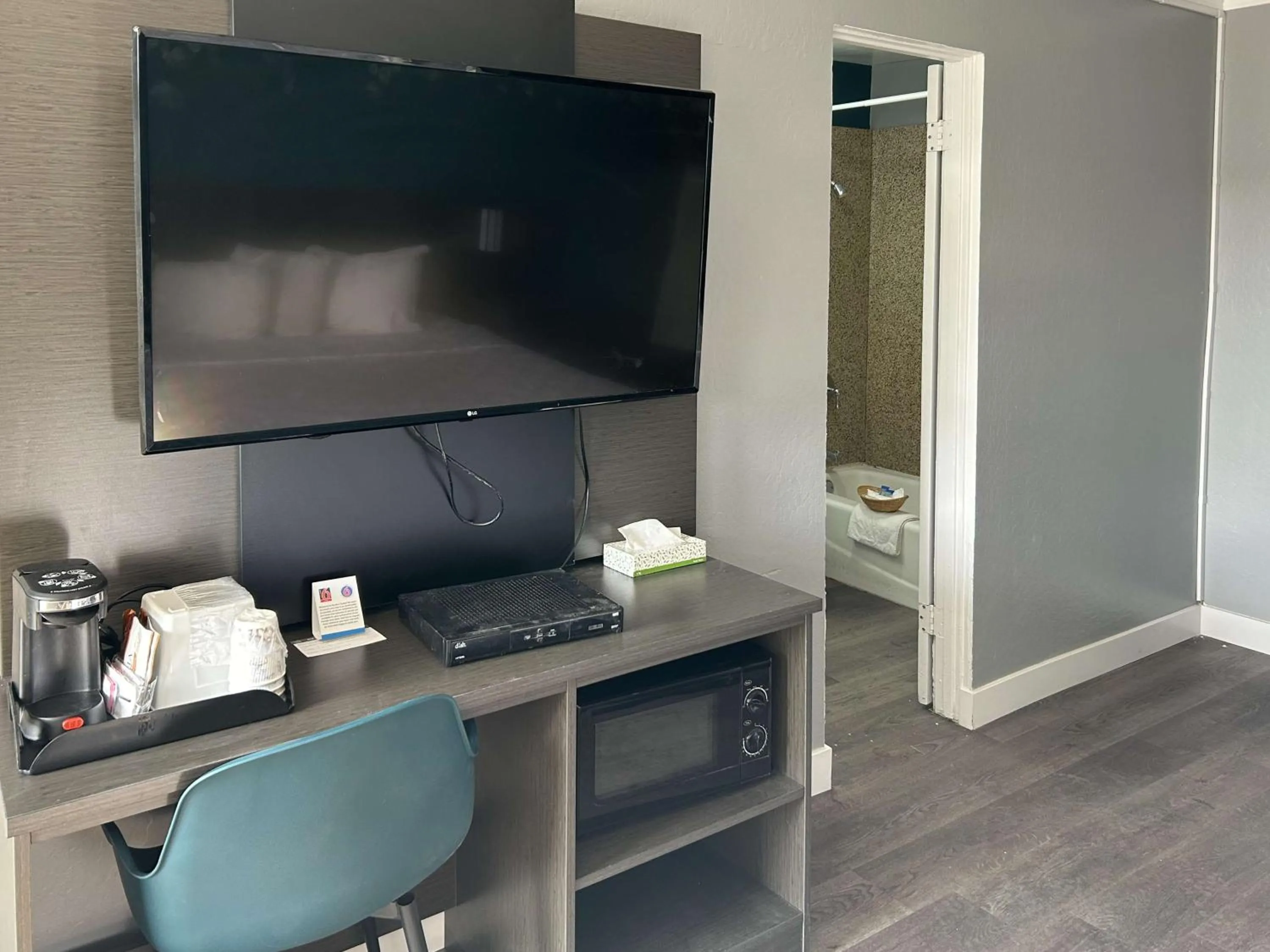 King Room - Non-Smoking in Gateway Inn