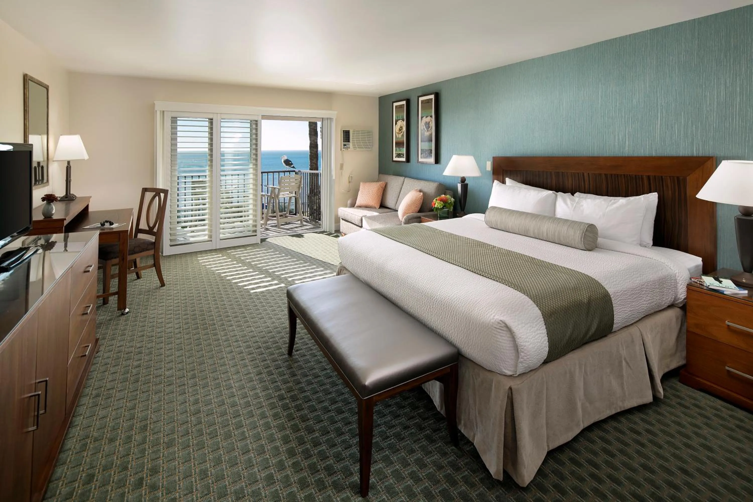 Partial Ocean View, King in Shore Cliff Hotel