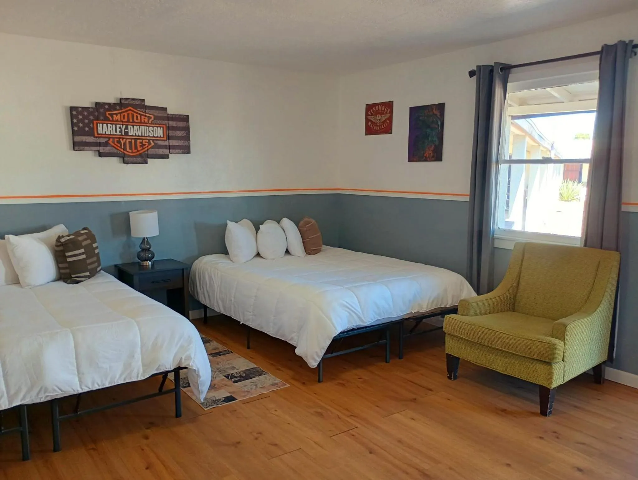 Queen Room with Two Queen Beds in Rose's Motel