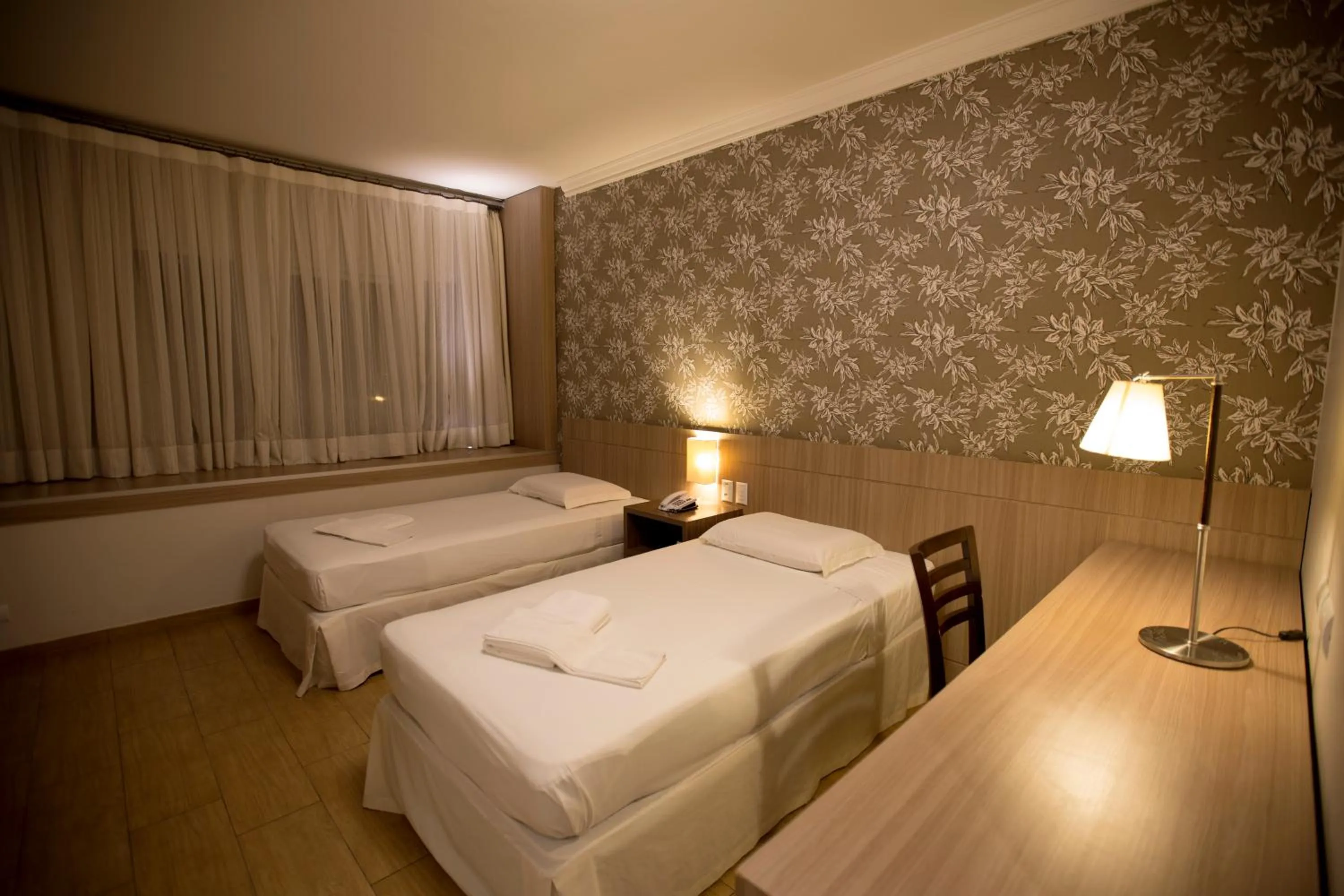 Twin Room in Continental Inn