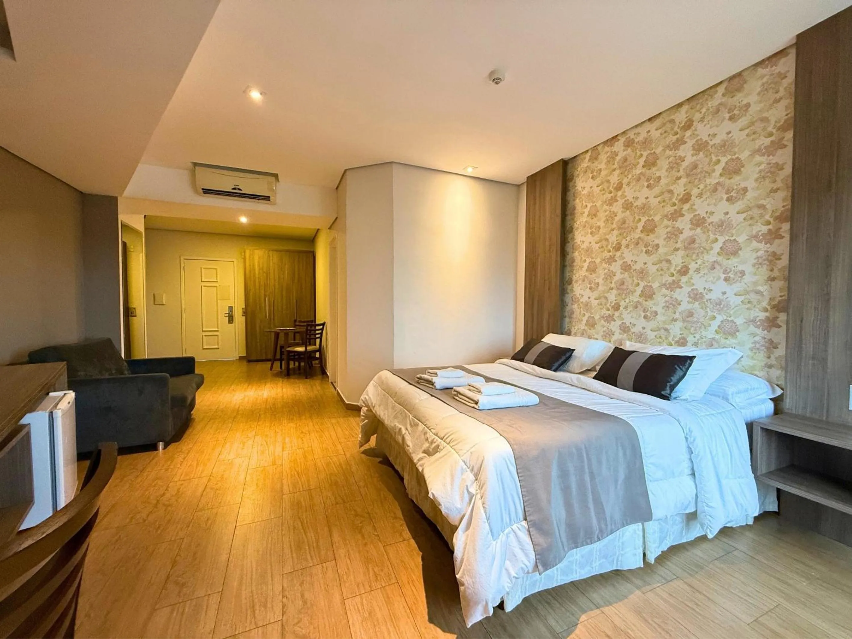 Executive Suite with Spa Bath in Continental Inn