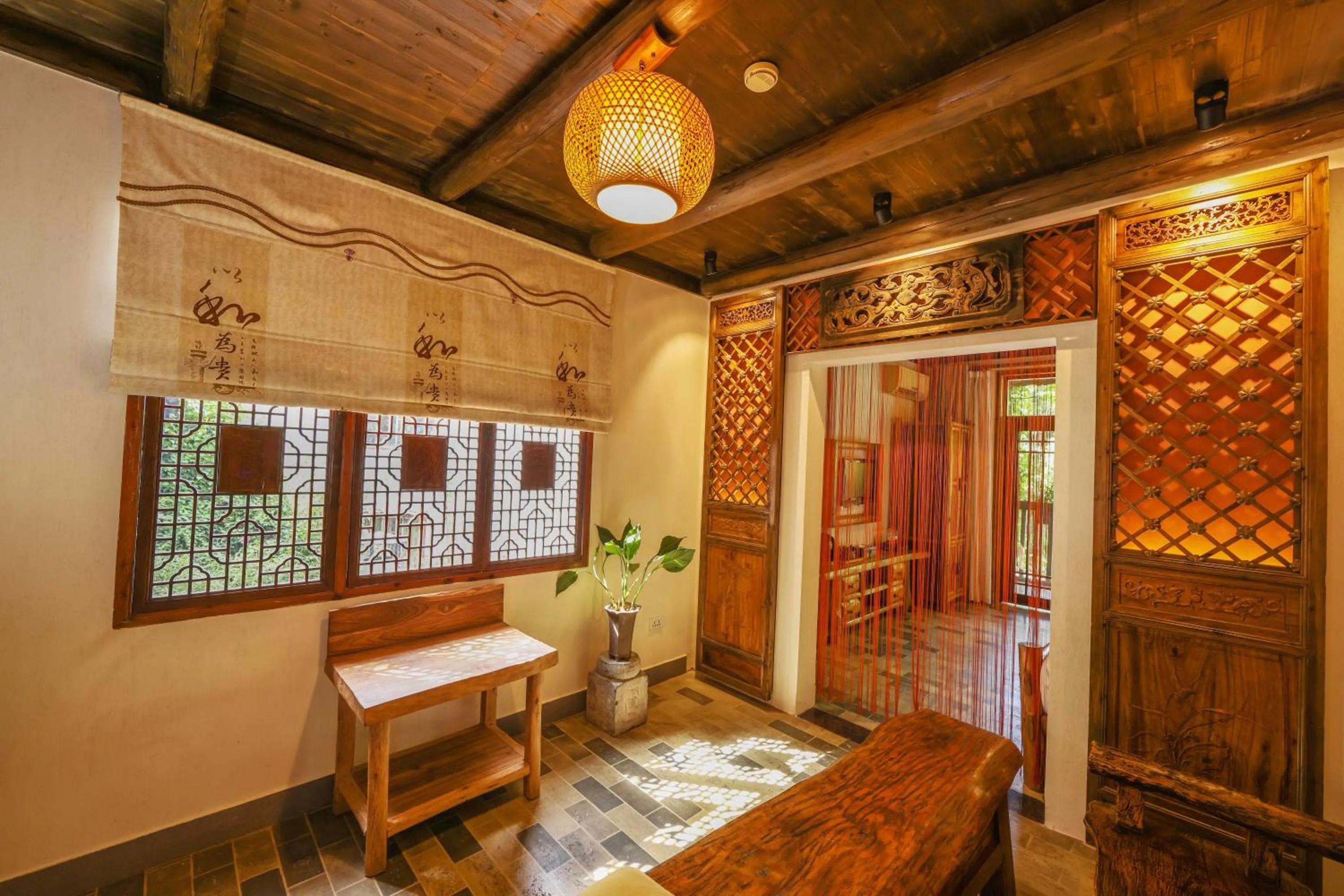 Deluxe Family Suite in Yangshuo Tea Cozy--one way Free pick up from airport or TS 4 nights