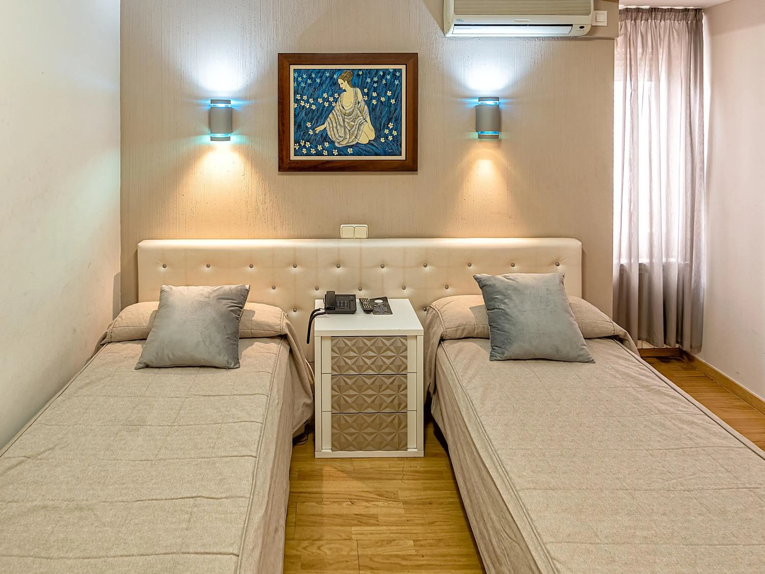 Budget Twin Room in Hostal Real Aranjuez