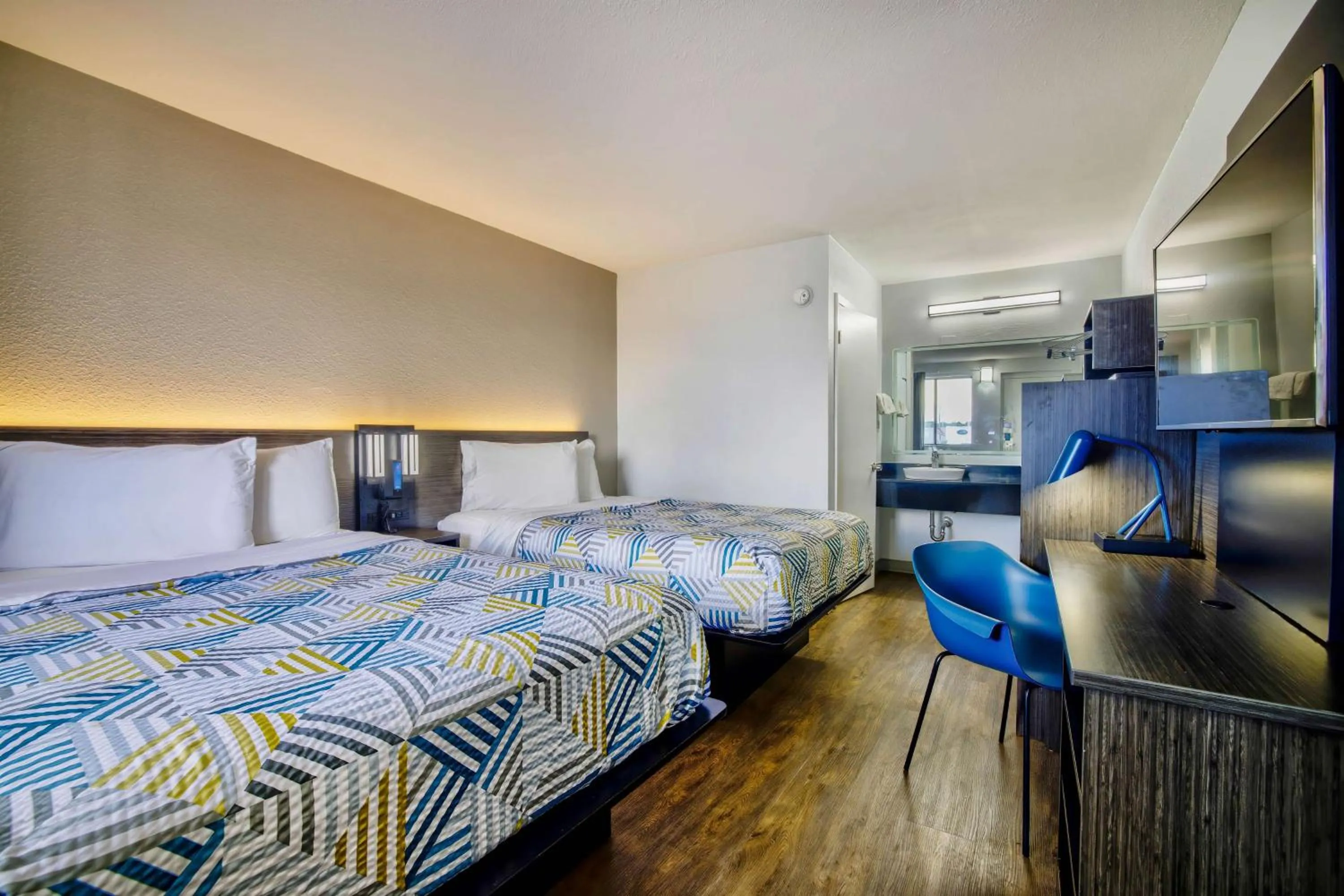 Quadruple Room - Smoking in Motel 6-Jackson, MS