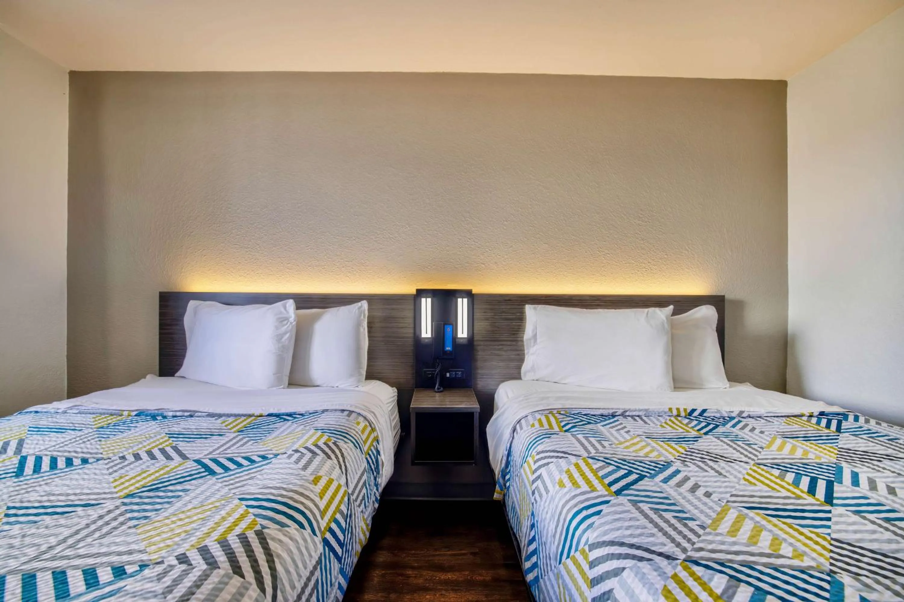 Quadruple Room - Non-Smoking in Motel 6-Jackson, MS