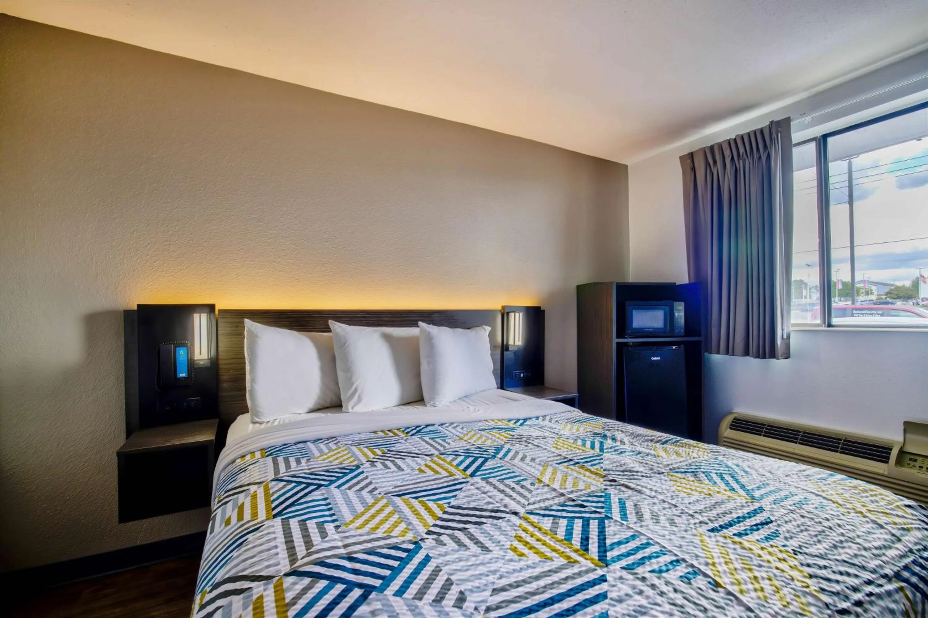 Queen Room - Disability Access - Smoking in Motel 6-Jackson, MS