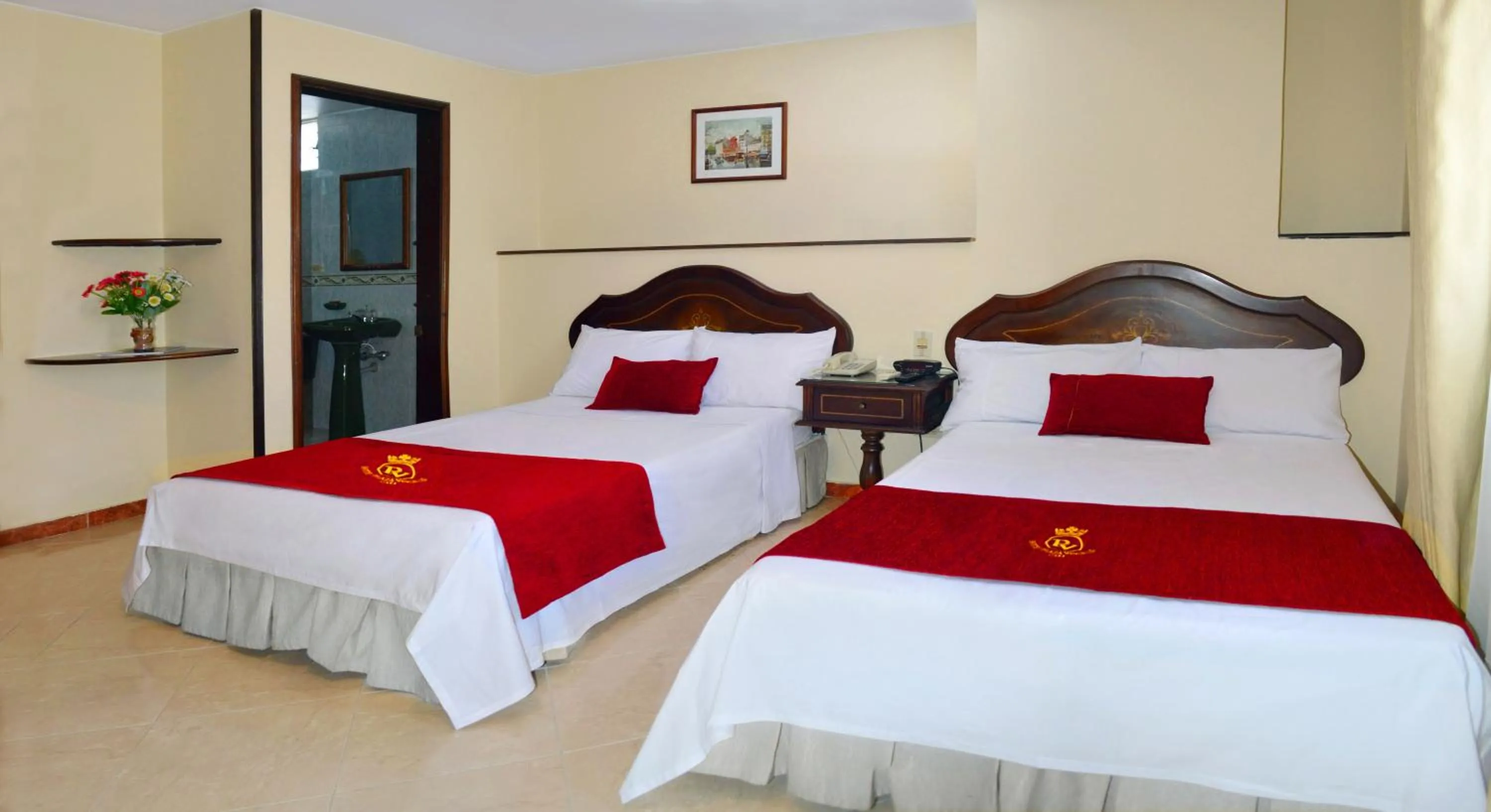 Standard Twin Room in Hotel Plaza Versalles