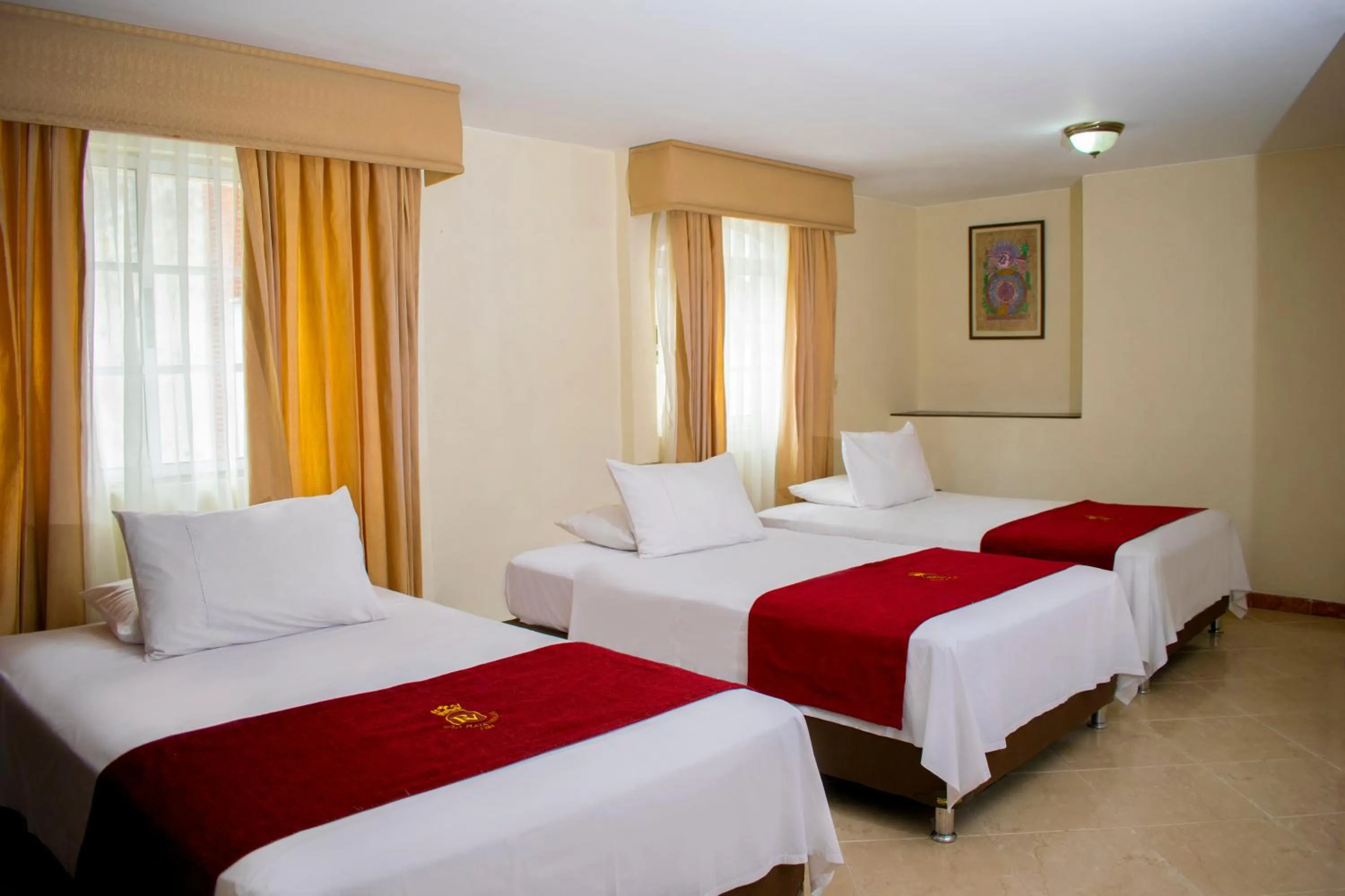 Standard Triple Room in Hotel Plaza Versalles