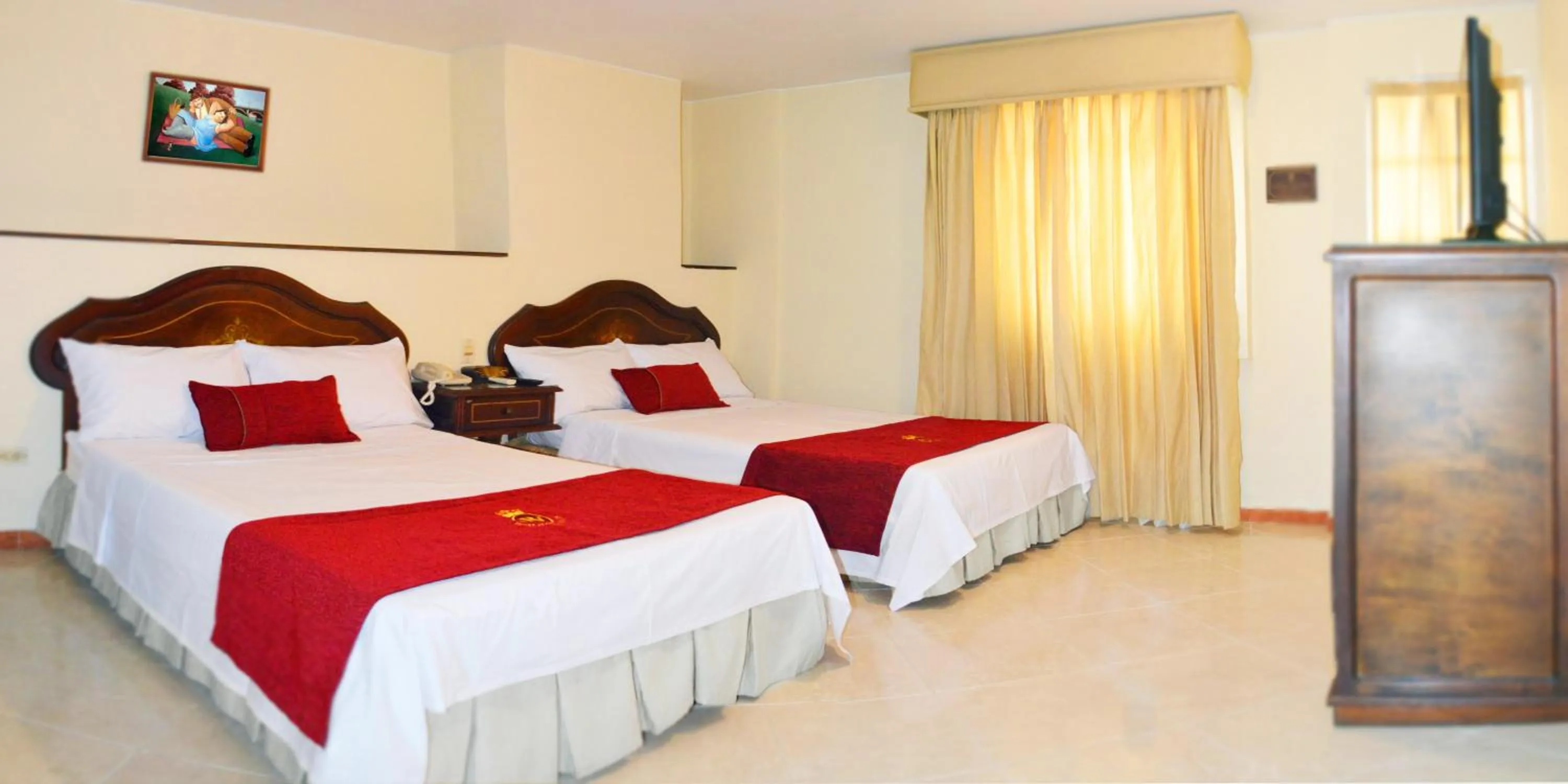 Standard Twin Room in Hotel Plaza Versalles