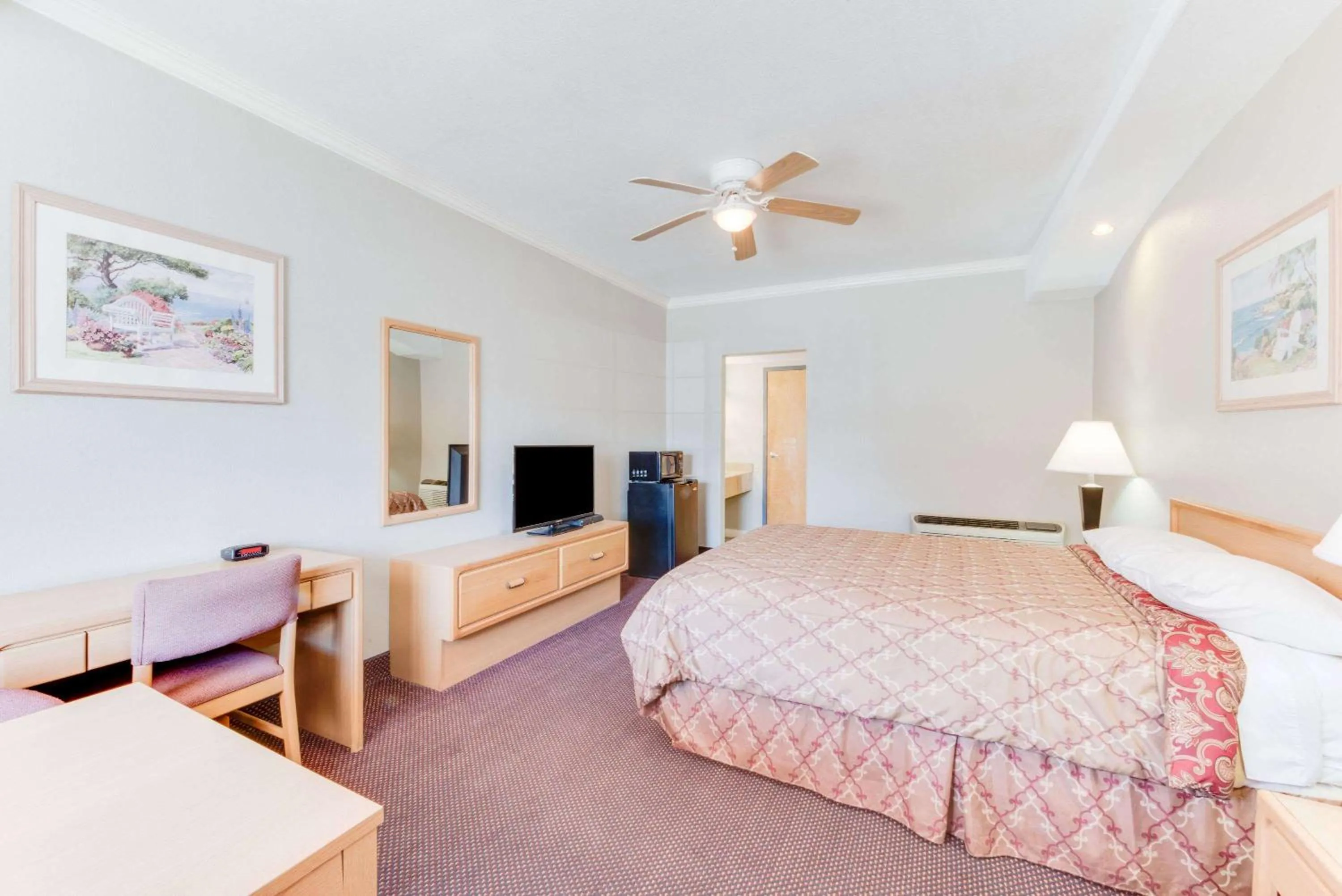 Double Room - Disability Access/Non-Smoking in Knights Inn Van Horn