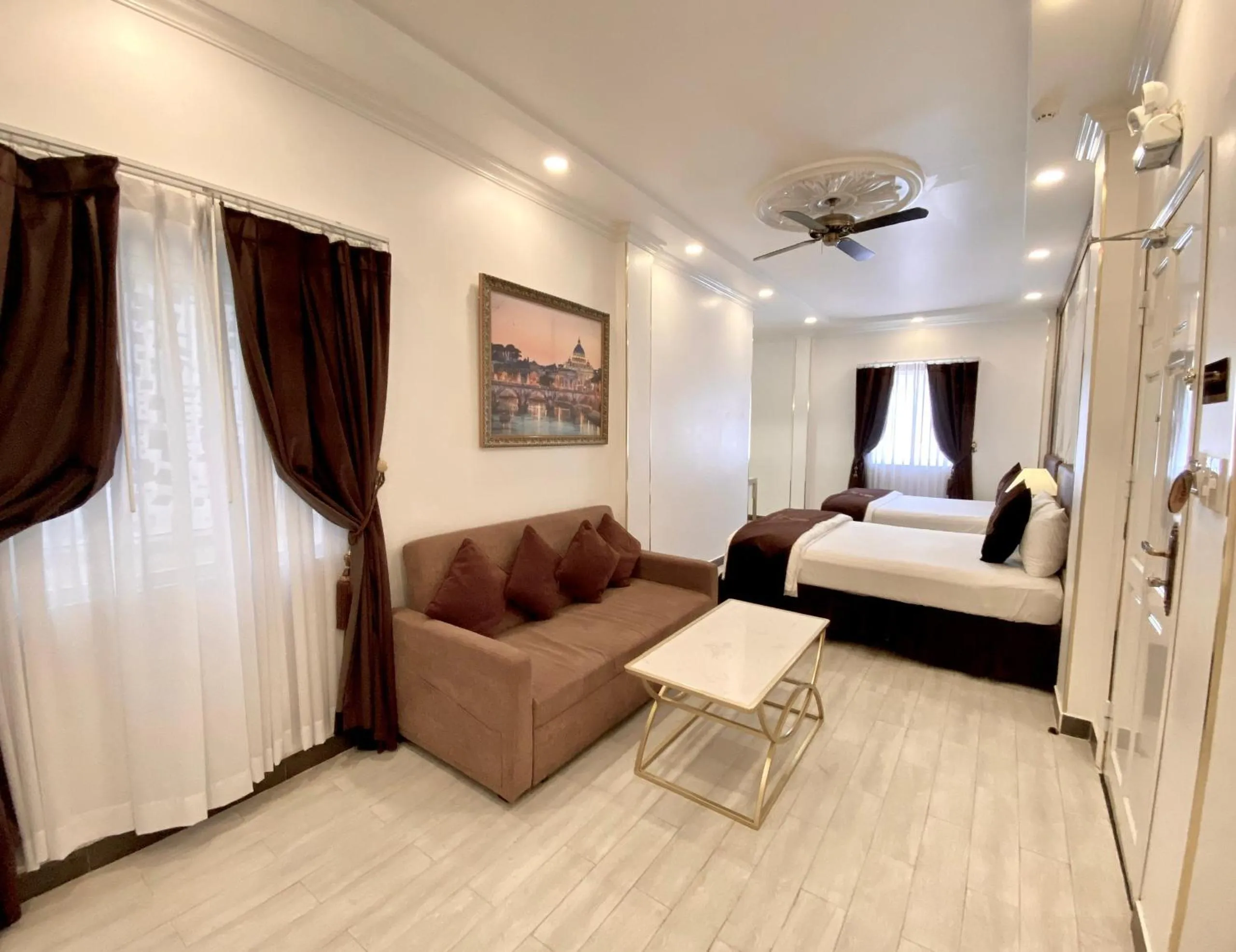 Deluxe Quadruple Room in Tulip City View