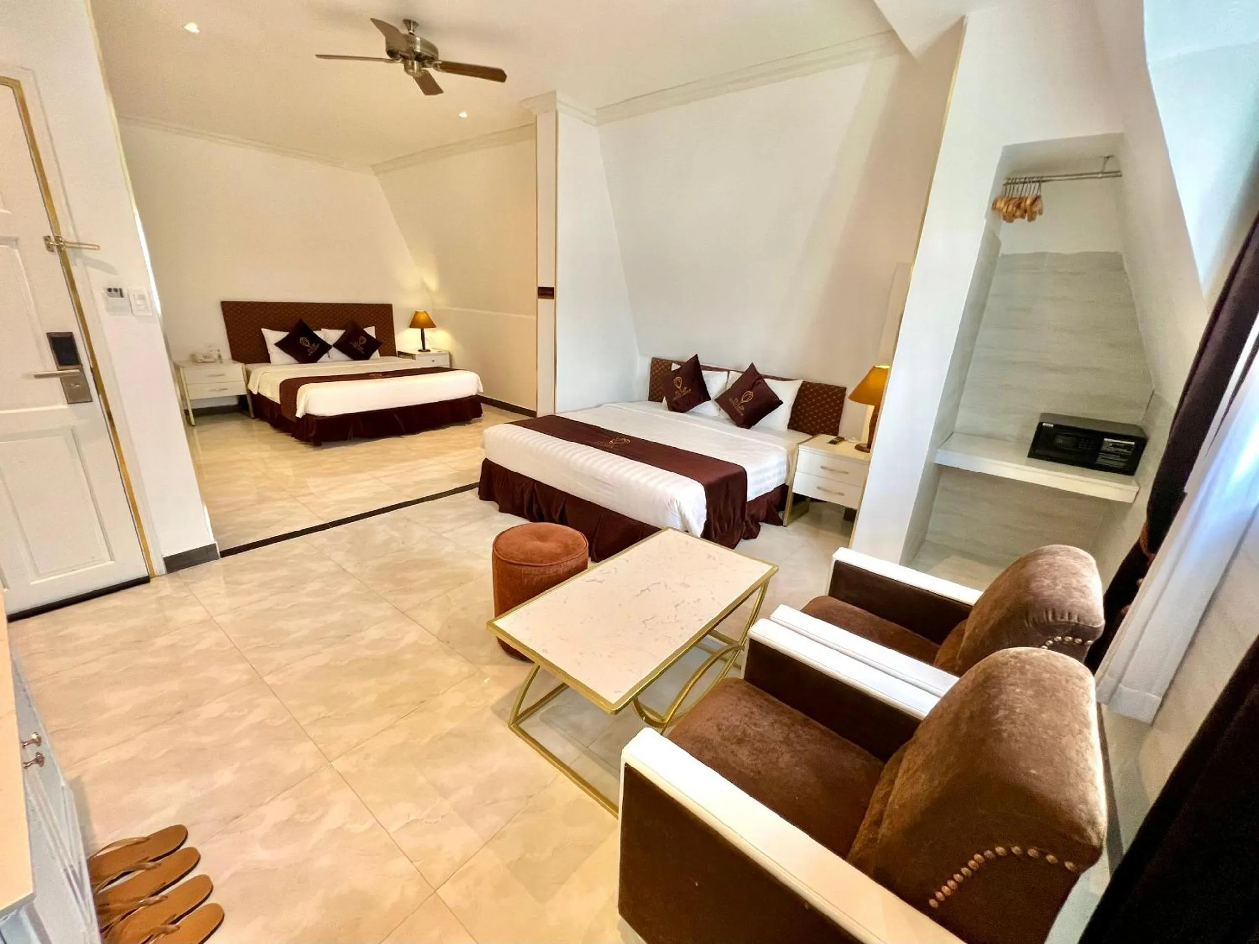 Luxury Quadruple Room in Tulip City View