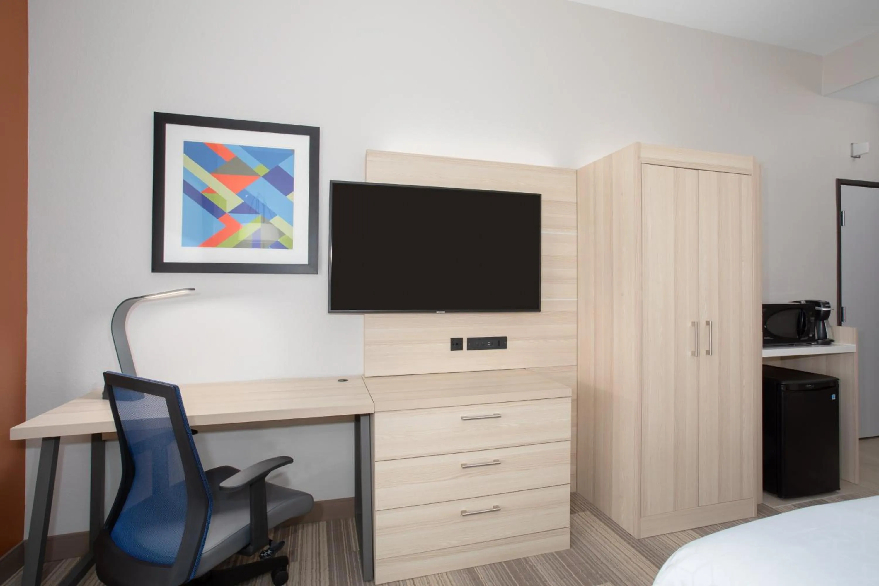 King Room - Mobility Access/Hearing Accessible in Holiday Inn Express & Suites Phoenix Glendale Dist by IHG