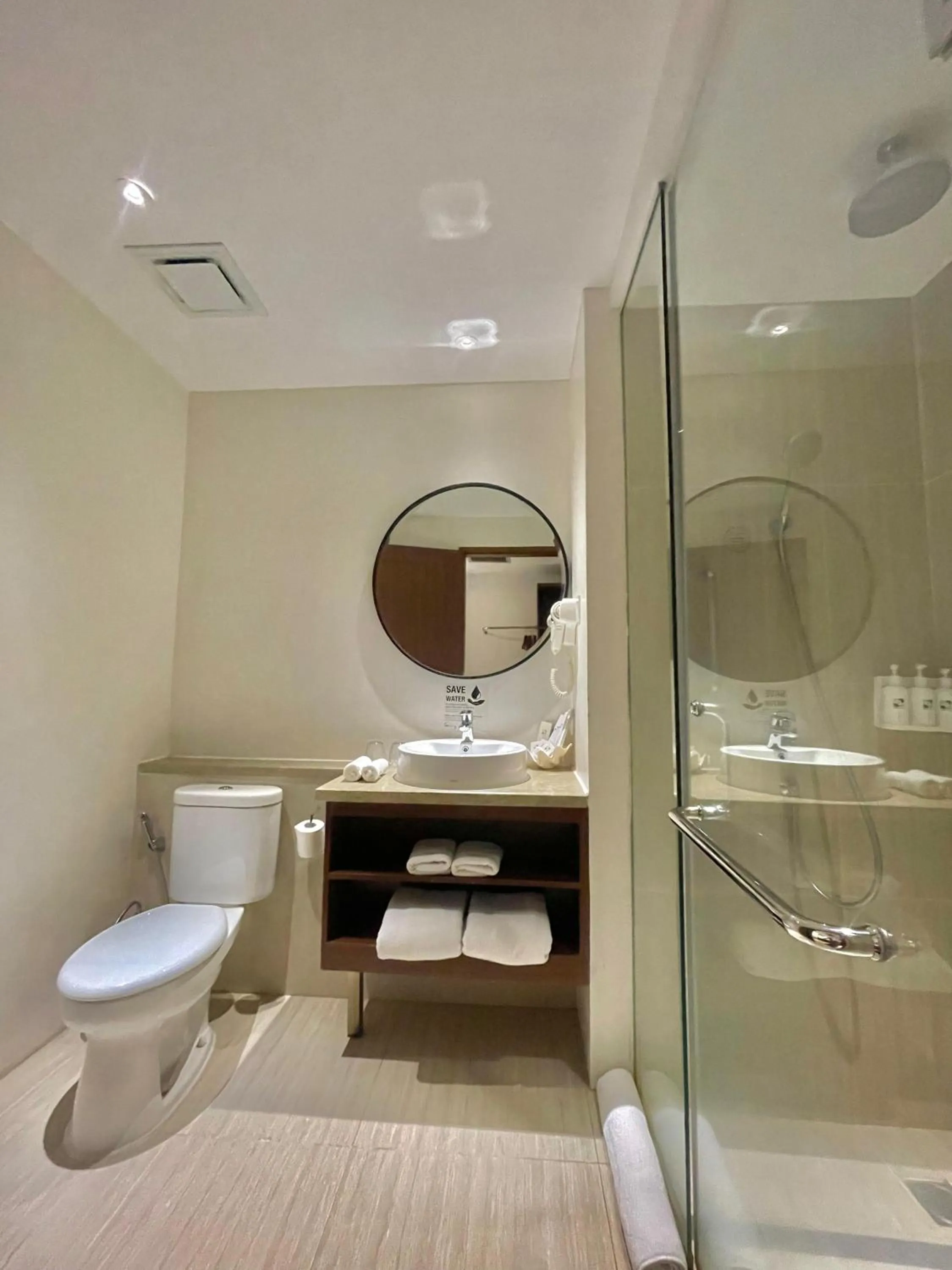 Deluxe King Ocean View in Swiss-Belresort Belitung